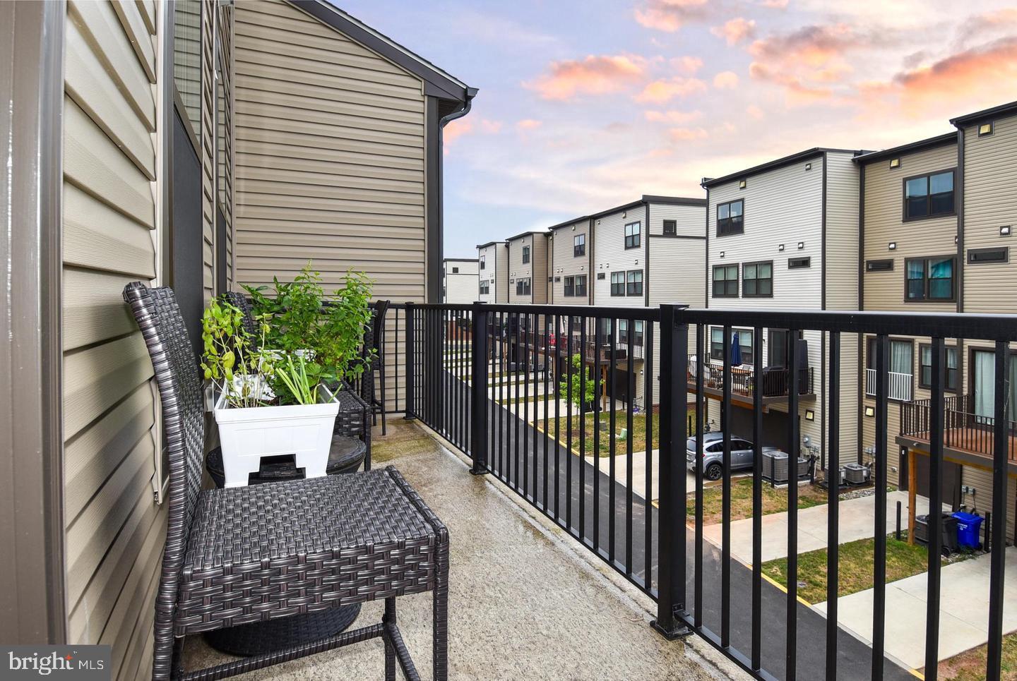 METRO WALK AT MOOREFIELD STATION - Residential Lease