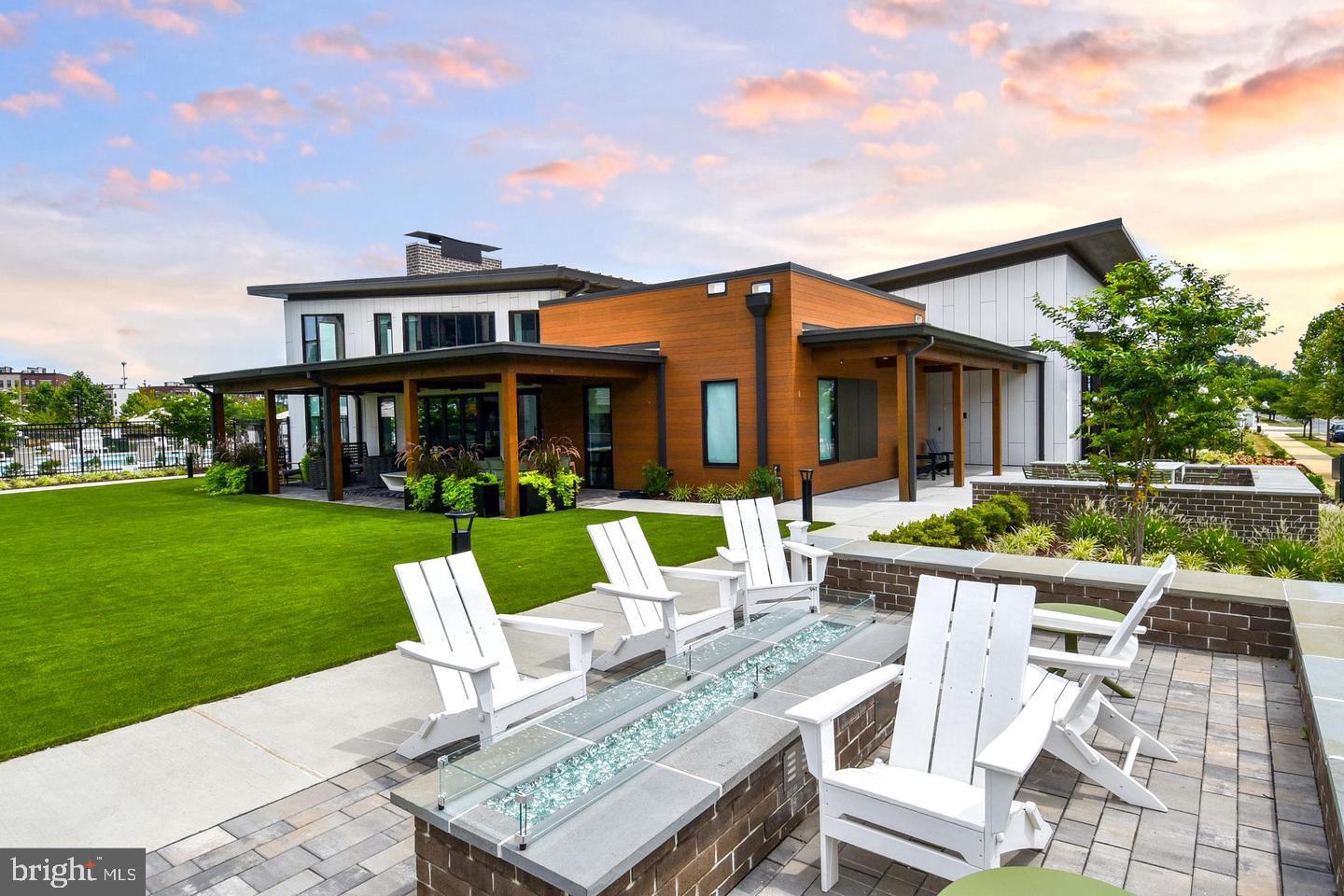 METRO WALK AT MOOREFIELD STATION - Residential Lease