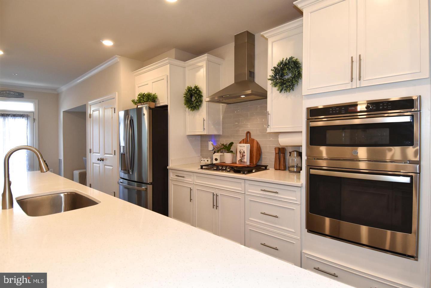 METRO WALK AT MOOREFIELD STATION - Residential Lease