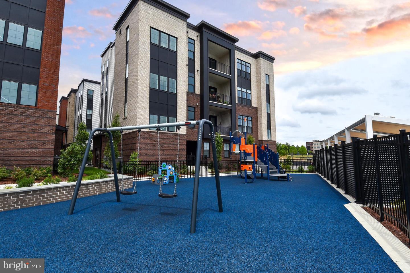 METRO WALK AT MOOREFIELD STATION - Residential Lease