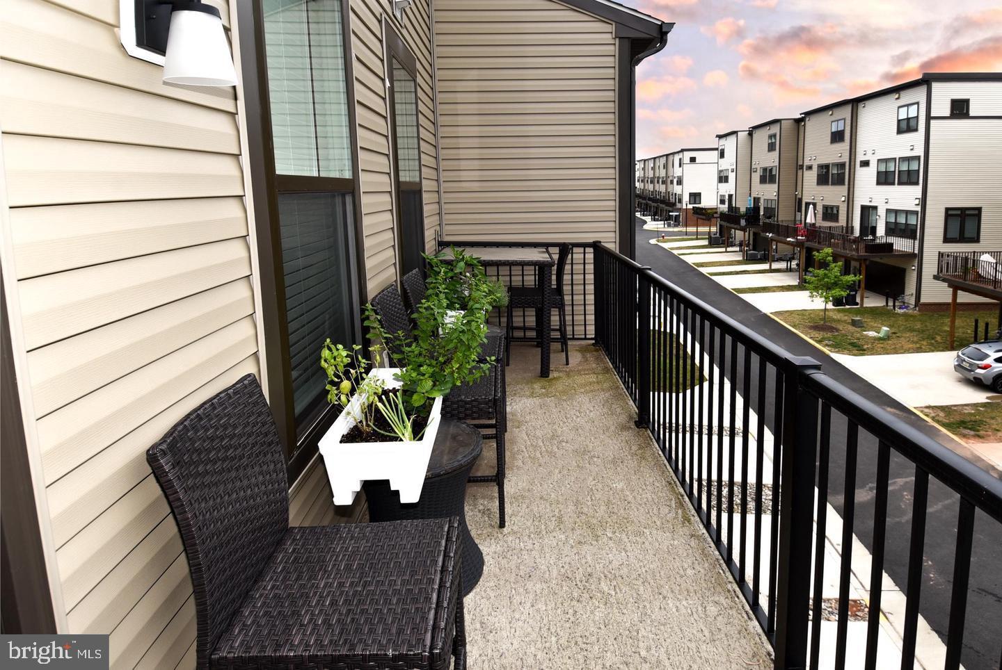 METRO WALK AT MOOREFIELD STATION - Residential Lease