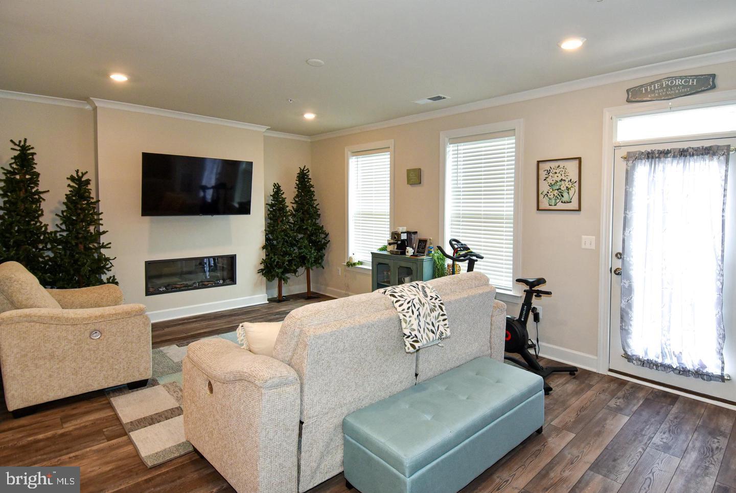 METRO WALK AT MOOREFIELD STATION - Residential Lease