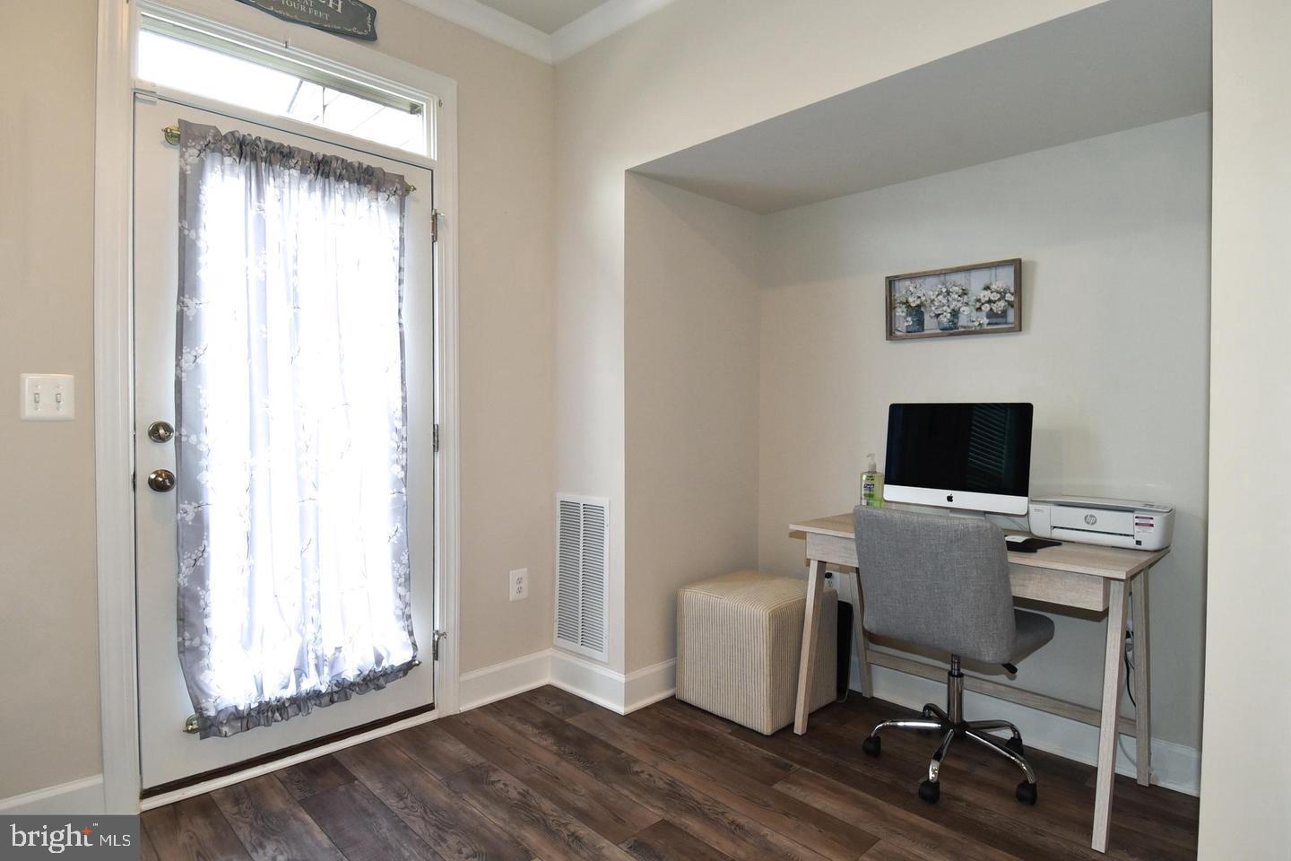 METRO WALK AT MOOREFIELD STATION - Residential Lease