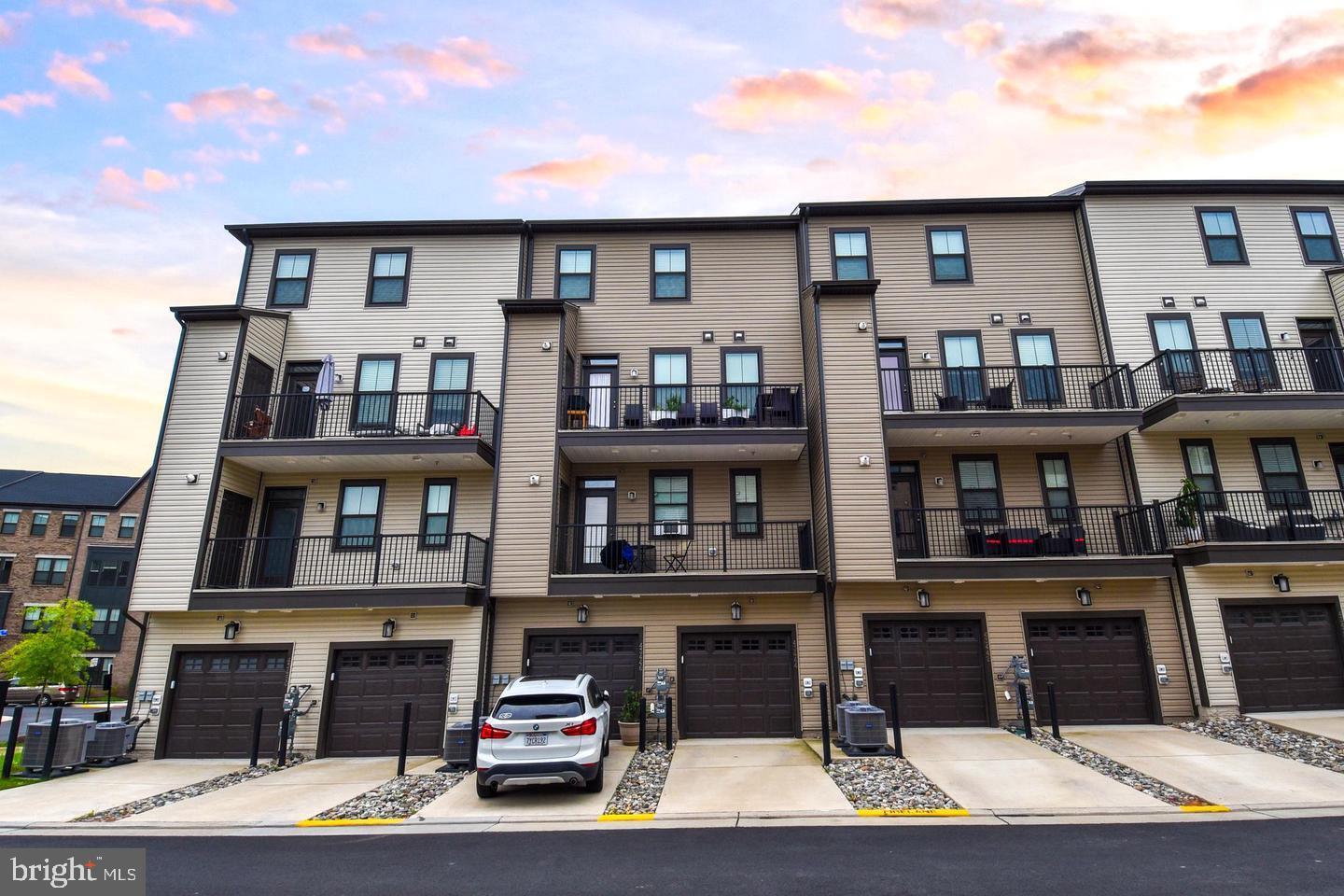 METRO WALK AT MOOREFIELD STATION - Residential Lease