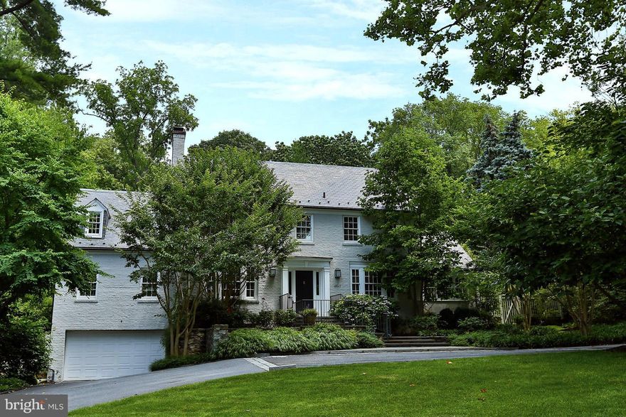 Stunning Wesley Heights home that was renovated & expanded by an award-winning team who worked in concert to create a home that's synergistic inside & out. The goal was to take advantage of the 25,000+ sf exceptional, private, flat lot. Interior renov, including exceptional great room w/19" ceilings, were done by Mark McInturff & exquisite landscaping by James van Sweden. Circular drive & 60' pool