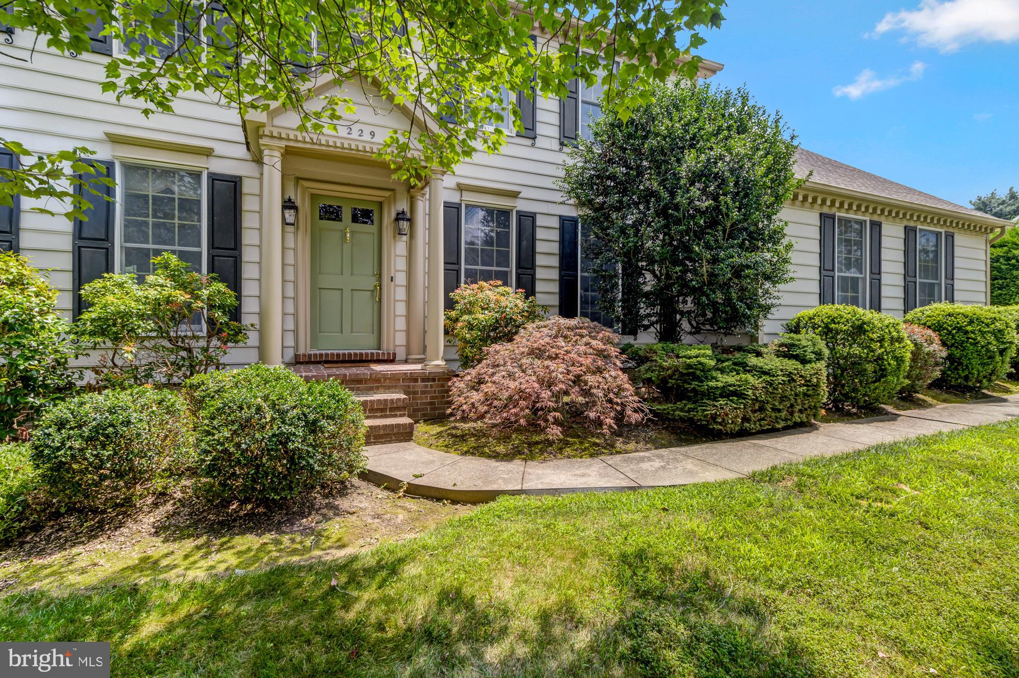 229 ROLLING KNOLL DRIVE