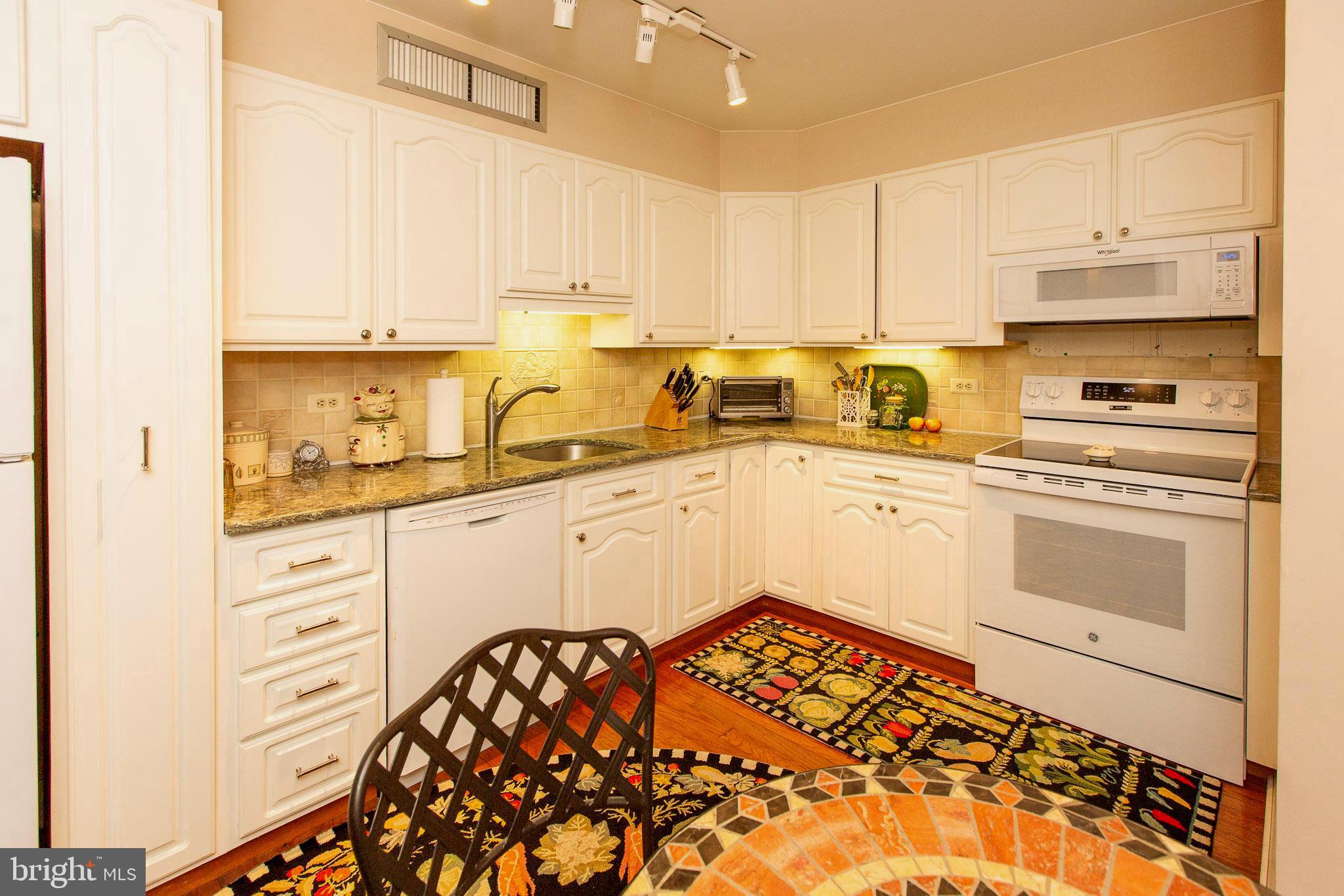 VALLEY FORGE TOWER - Residential