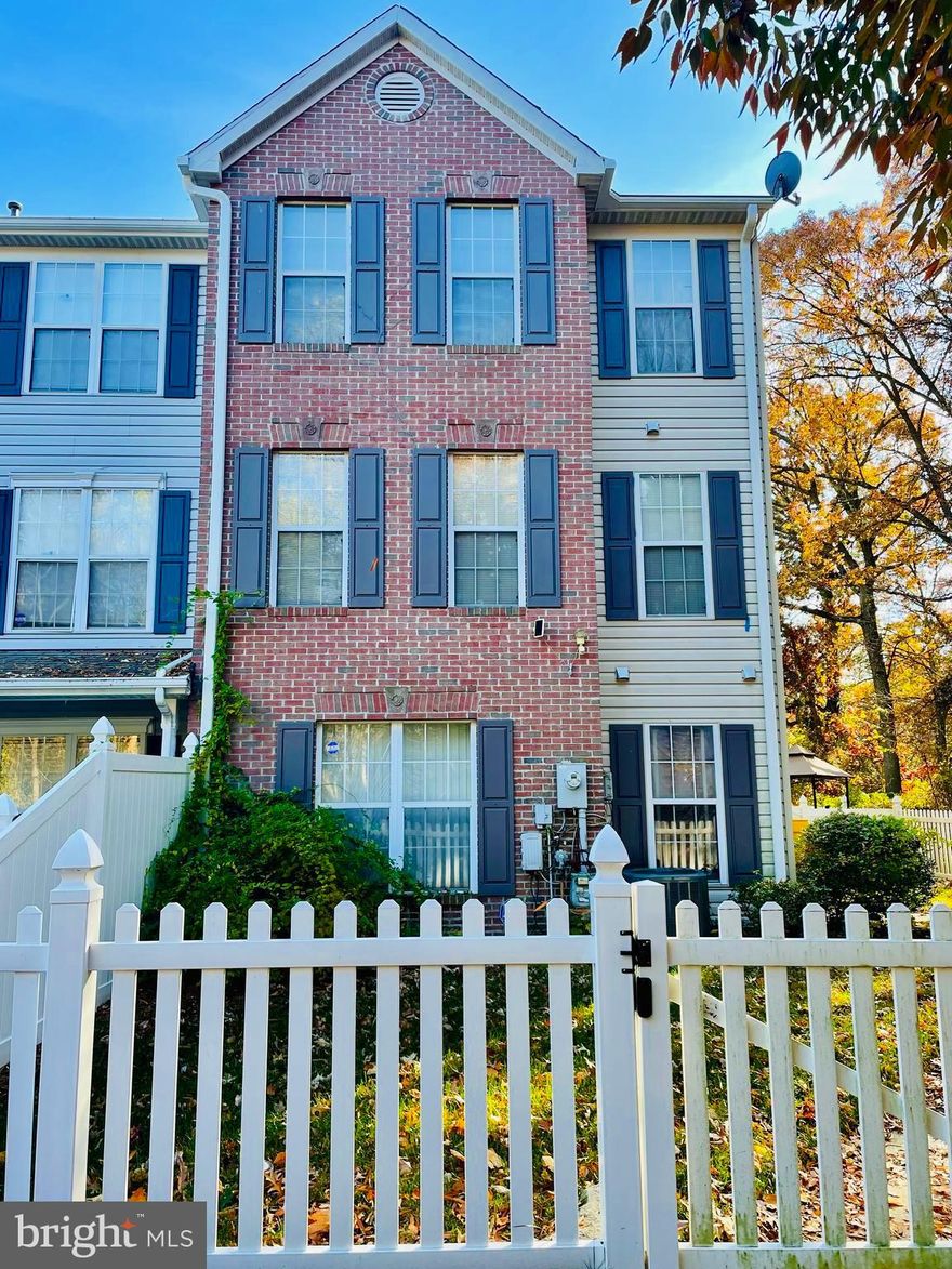 Nestled in the highly sought Quail Run neighborhood, this rarely available  End-Unit 3 Story townhome is destined to leave you comfortable and at ease. Are you a first time homebuyer or Portfolio driven investor? Perfect! Bring your plans because this home is waiting for some much needed TLC. Outside enjoy the peace and quiet with your expansive yard. Great school district and close to area’s shopping and major highways! Interior pics to follow shortly. AS-IS.

Offer deadline 12/14/21 by 12pm