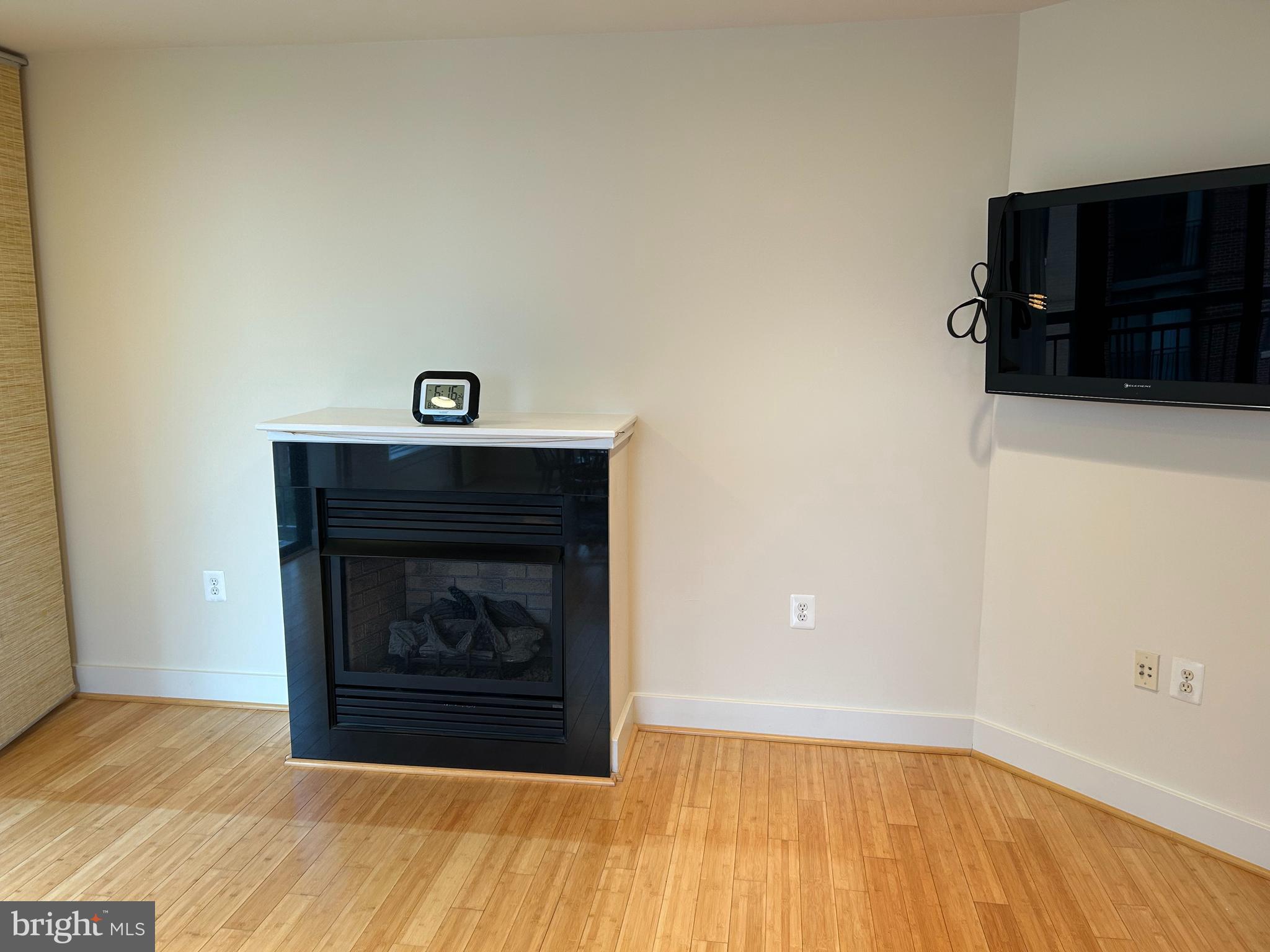 THE HARTFORD - Residential Lease