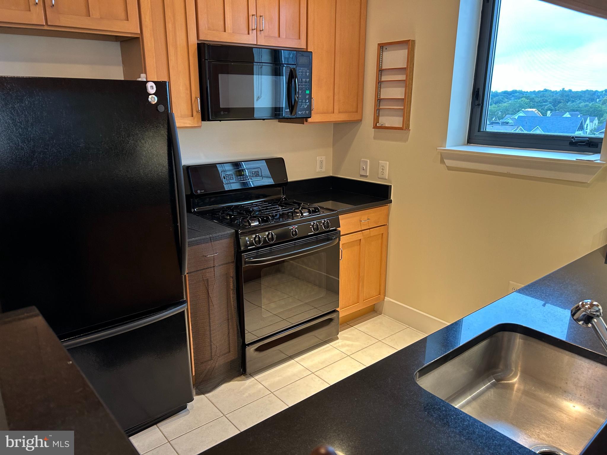 THE HARTFORD - Residential Lease