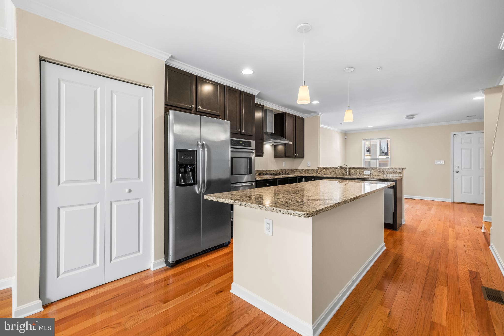 ATHENA SQUARE - Residential