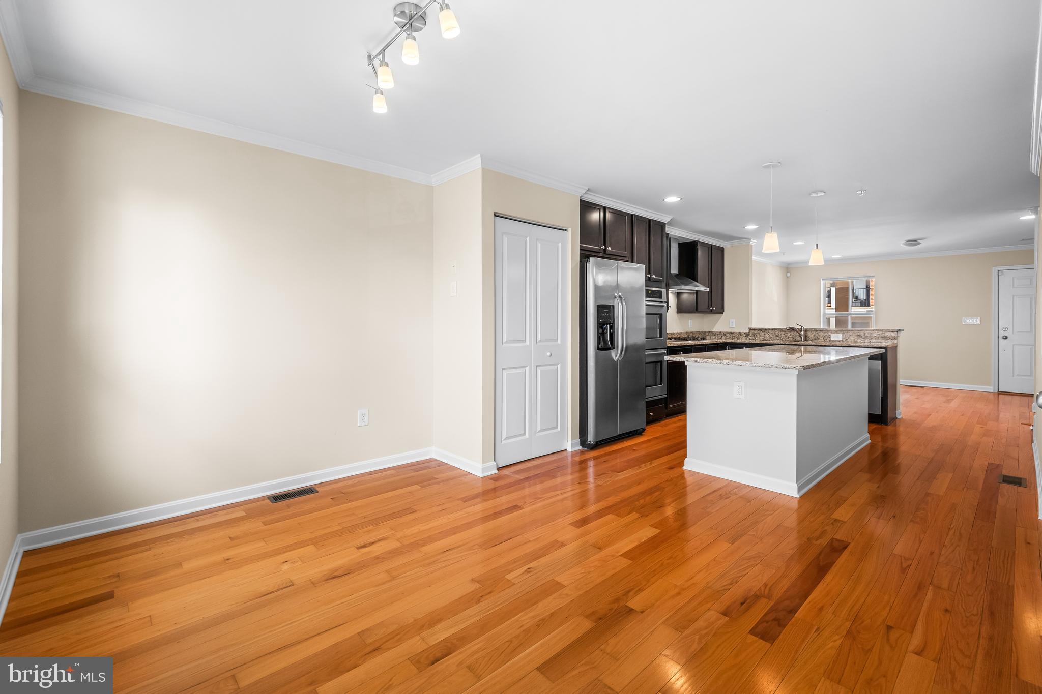 ATHENA SQUARE - Residential