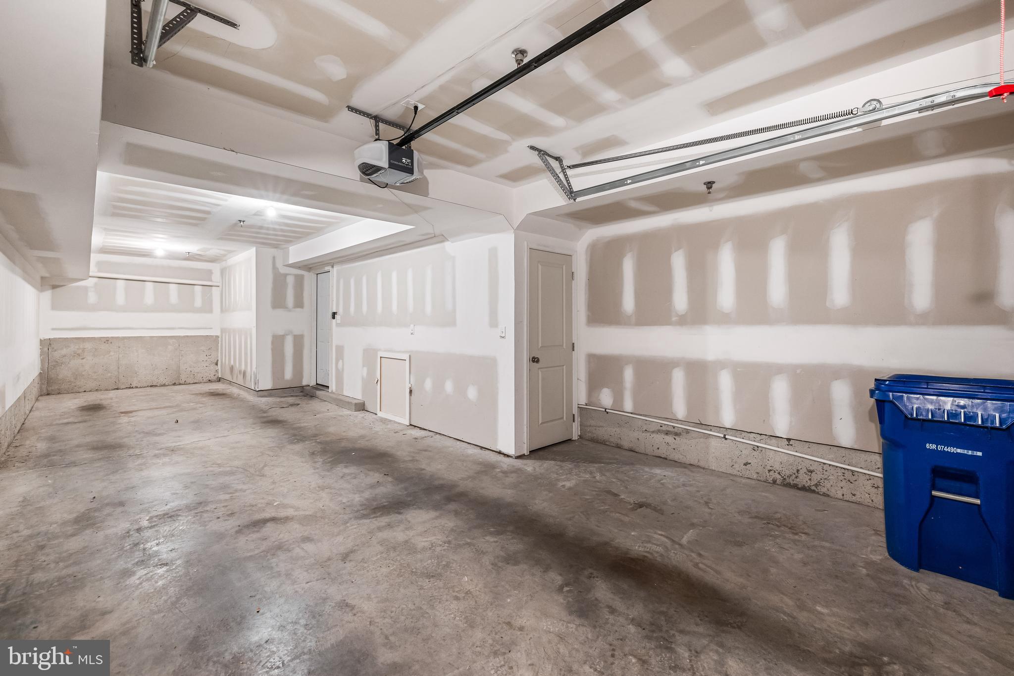 ATHENA SQUARE - Residential