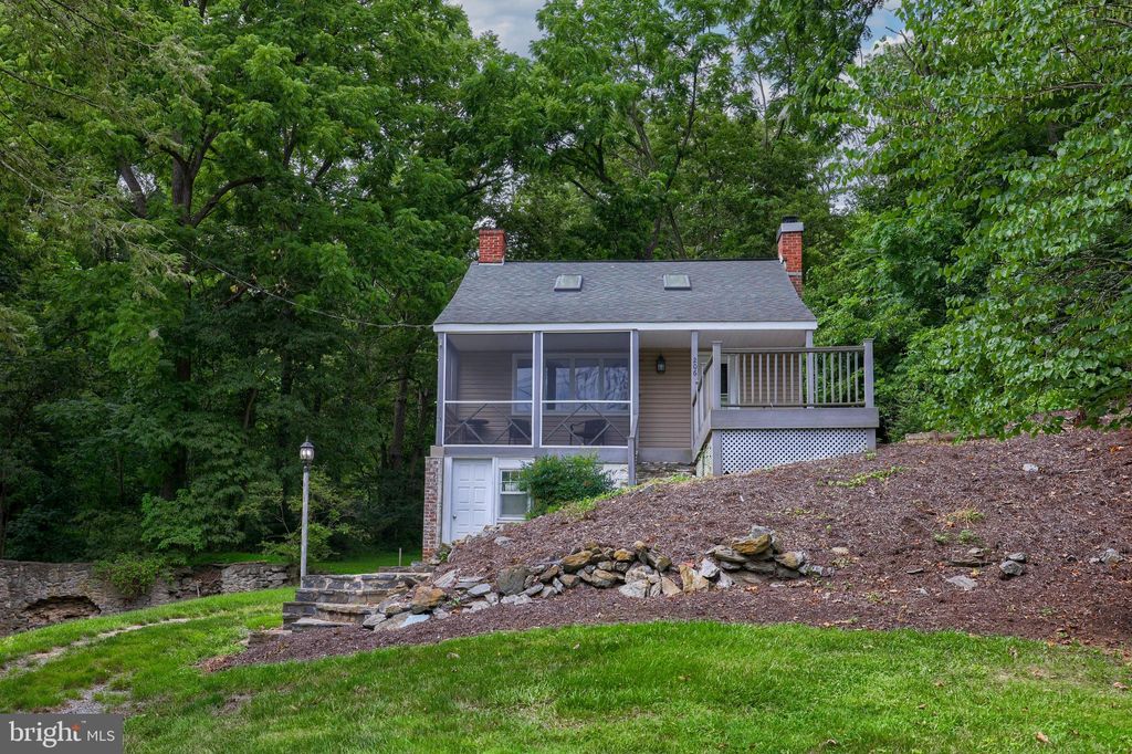 Photo of 206 CREEK DR, MILLERSVILLE, PA 17103 (MLS # PALA2038942)