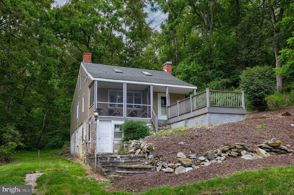 Photo of 206 CREEK DR, MILLERSVILLE, PA 17103 (MLS # PALA2038942)