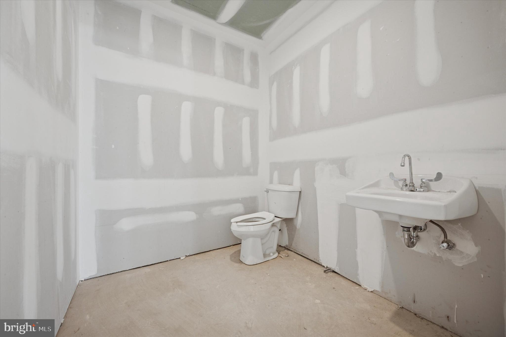 EAST KENSINGTON - Commercial Lease