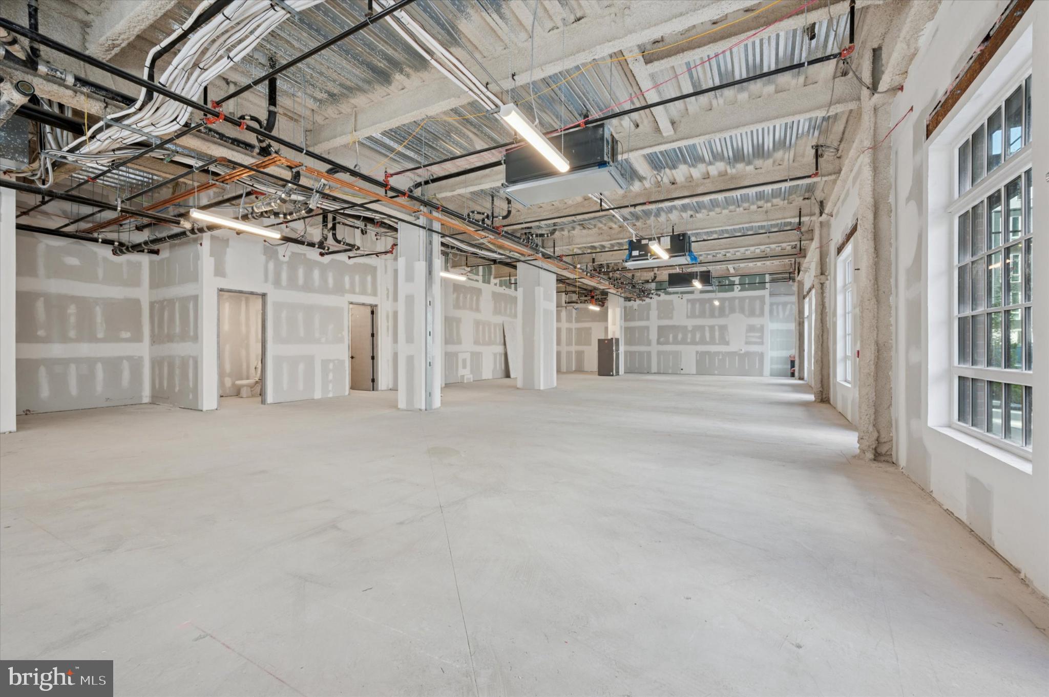 EAST KENSINGTON - Commercial Lease