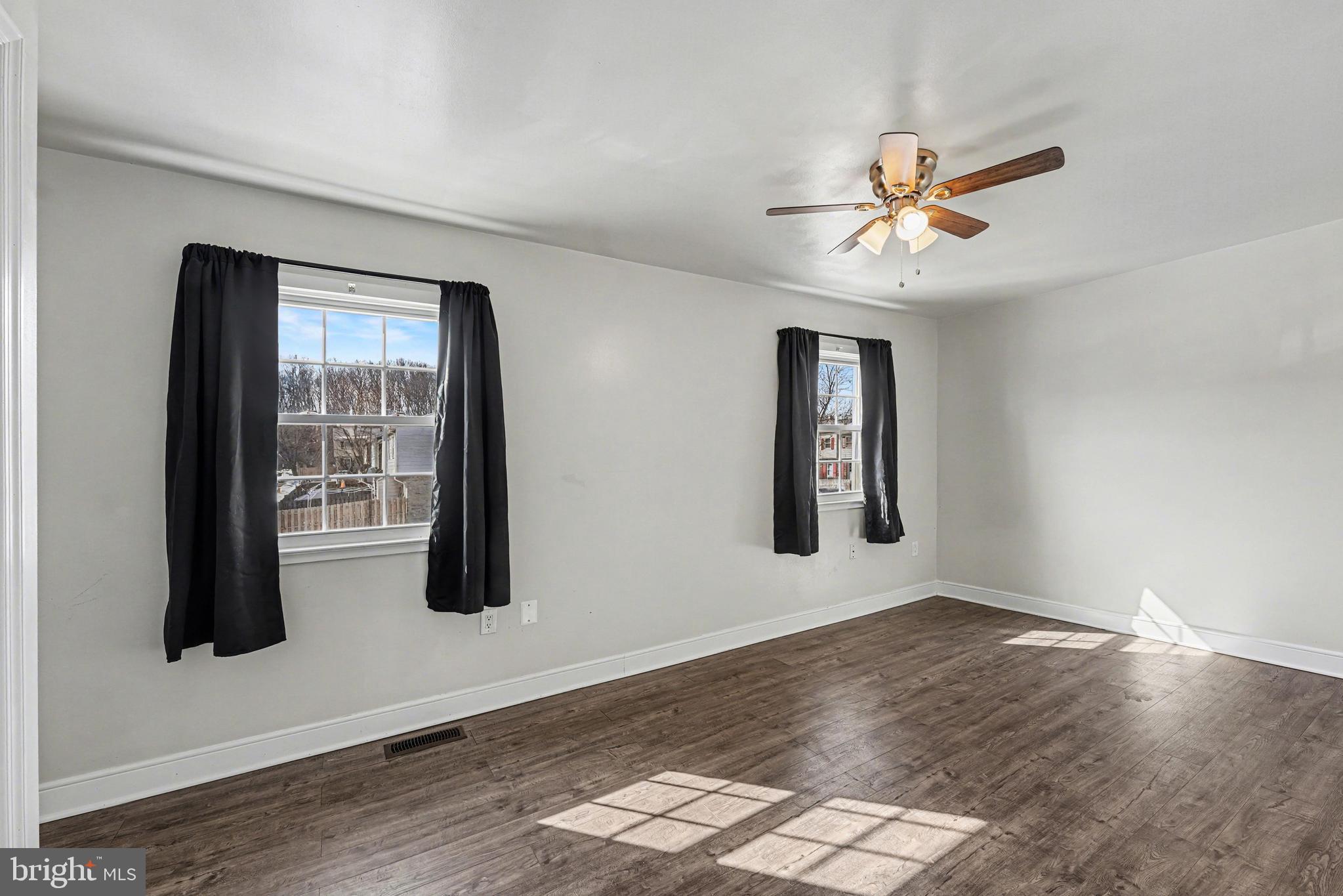 WILLIAMSTOWN - Residential