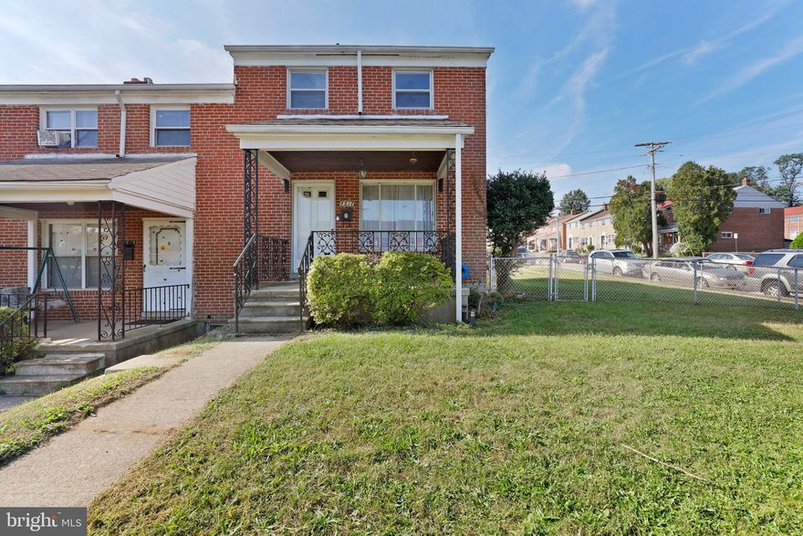 Newly renovated 3 Bed, 1.5 Bath End of Group townhome availbe for rent! This EOG home has a large fenced yard with a deck and private parking. Updated kitchen features granite countertops and brand new stainless steel appliances. 3 beds and 1 full bath on the upper level and a fully finished basement with half bath and washer/dryer.