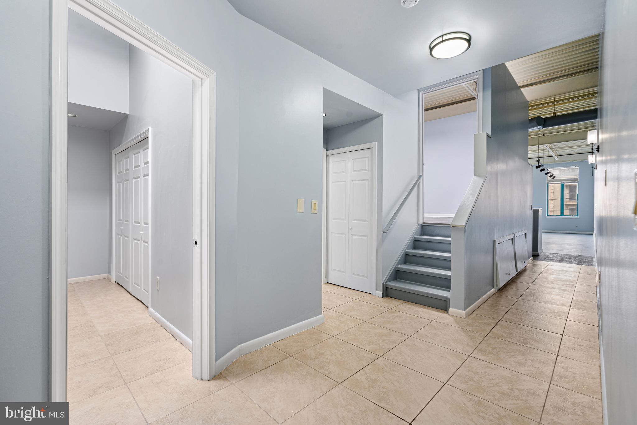 232 W GIRARD AVENUE 2B