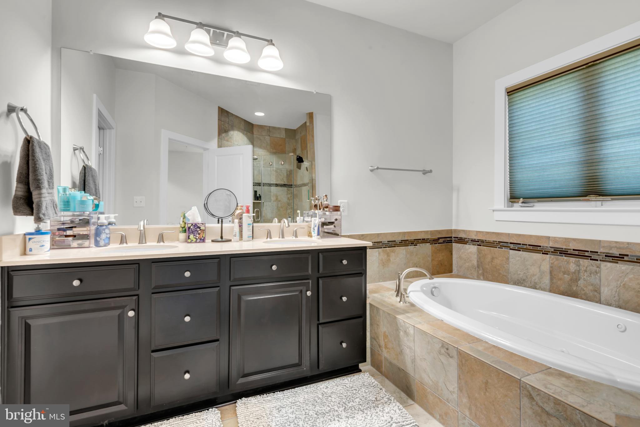 HAWTHORNES GRANT AT BRO - Residential