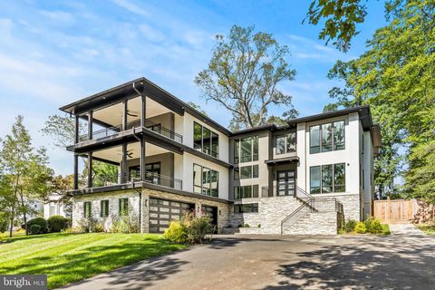 6884 CHURCHILL ROAD MCLEAN VA 22101