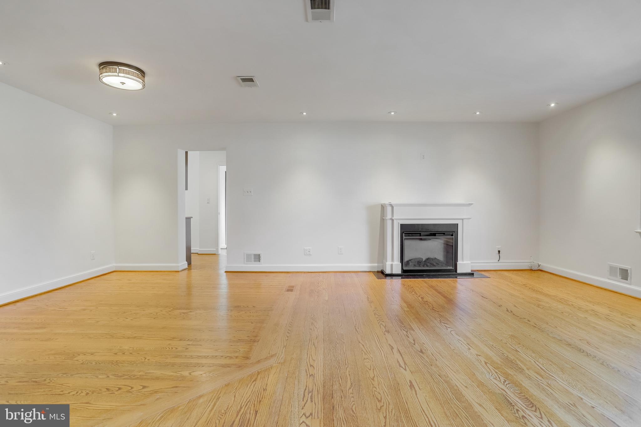 GOLF CLUB MANOR - Residential