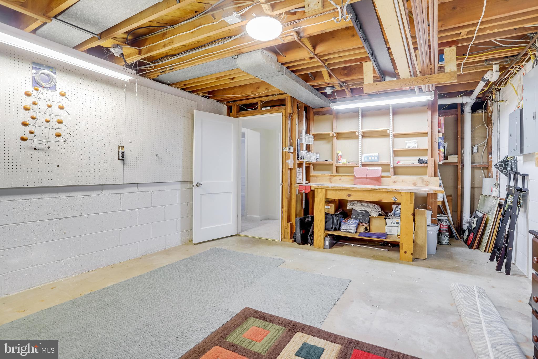 GOLF CLUB MANOR - Residential