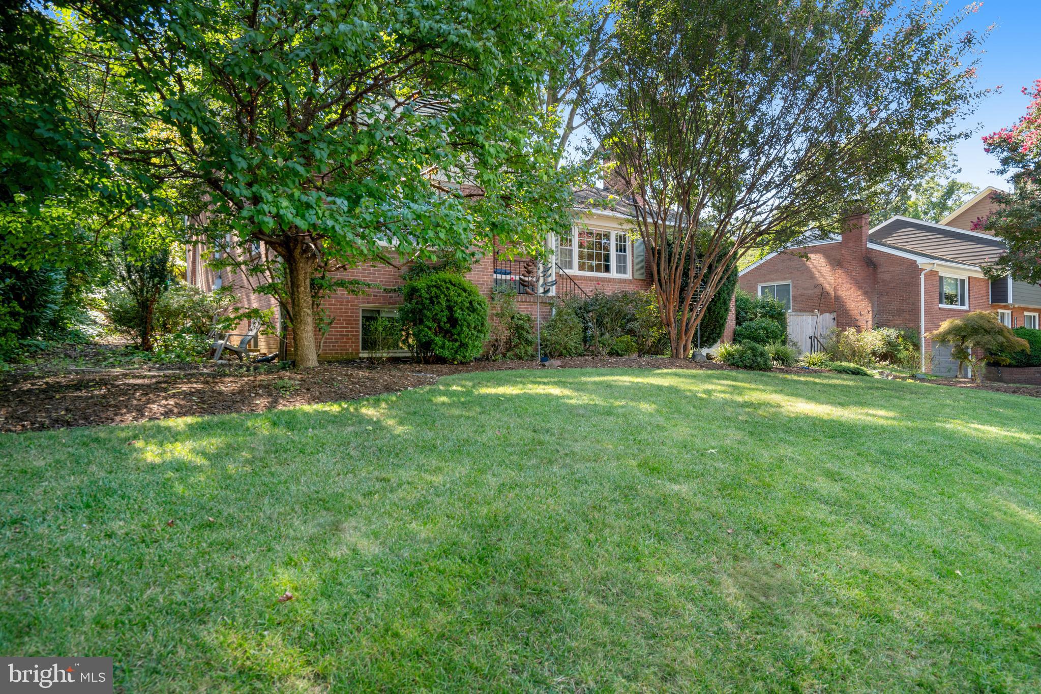 GOLF CLUB MANOR - Residential