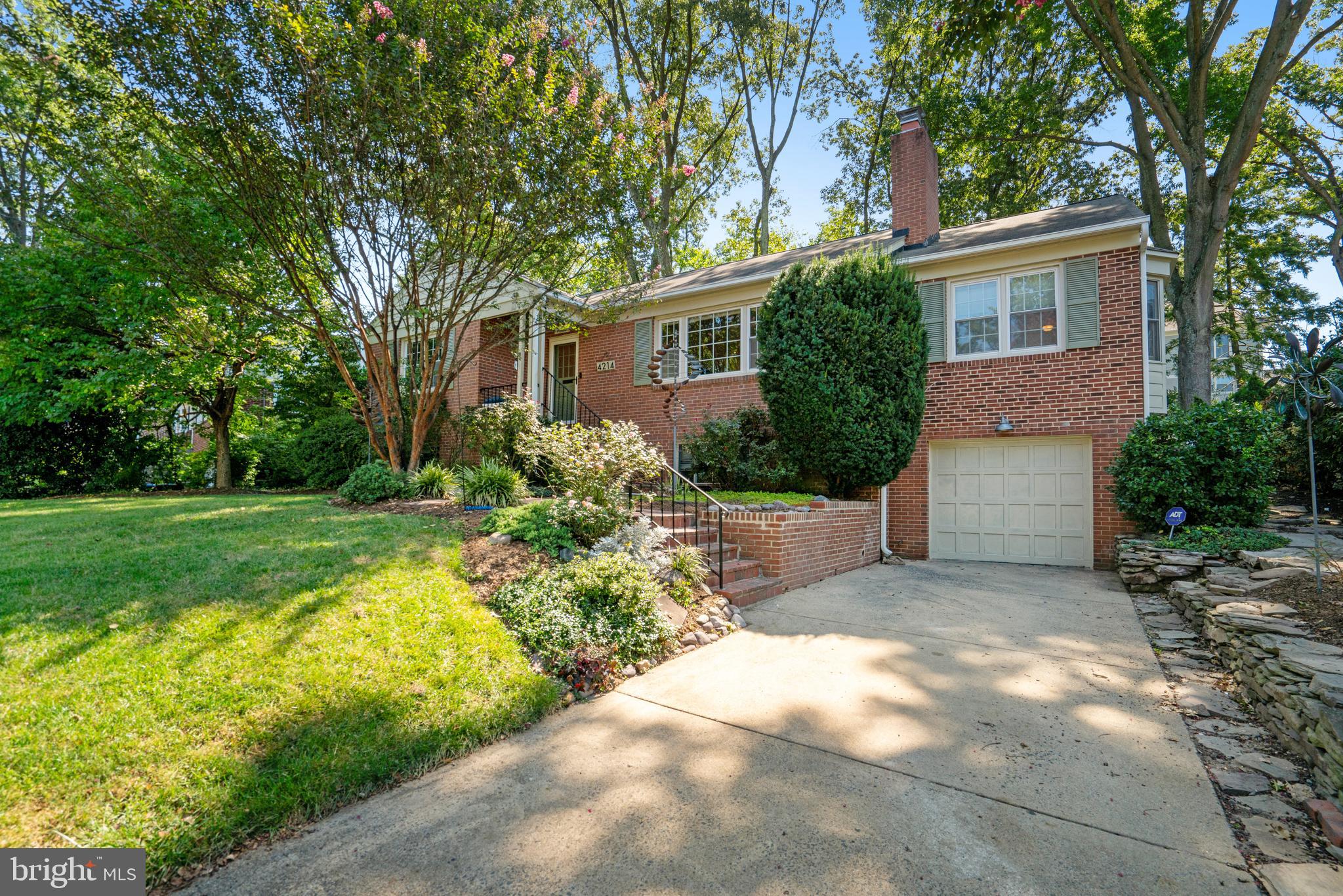 GOLF CLUB MANOR - Residential