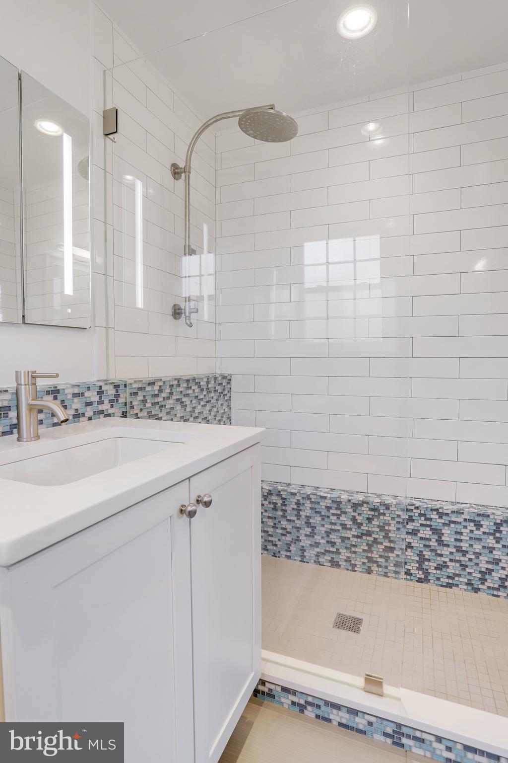 GOLF CLUB MANOR - Residential