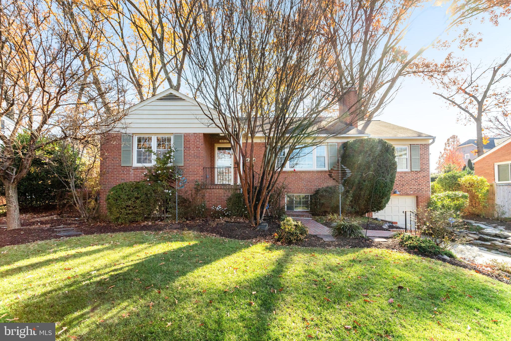 GOLF CLUB MANOR - Residential