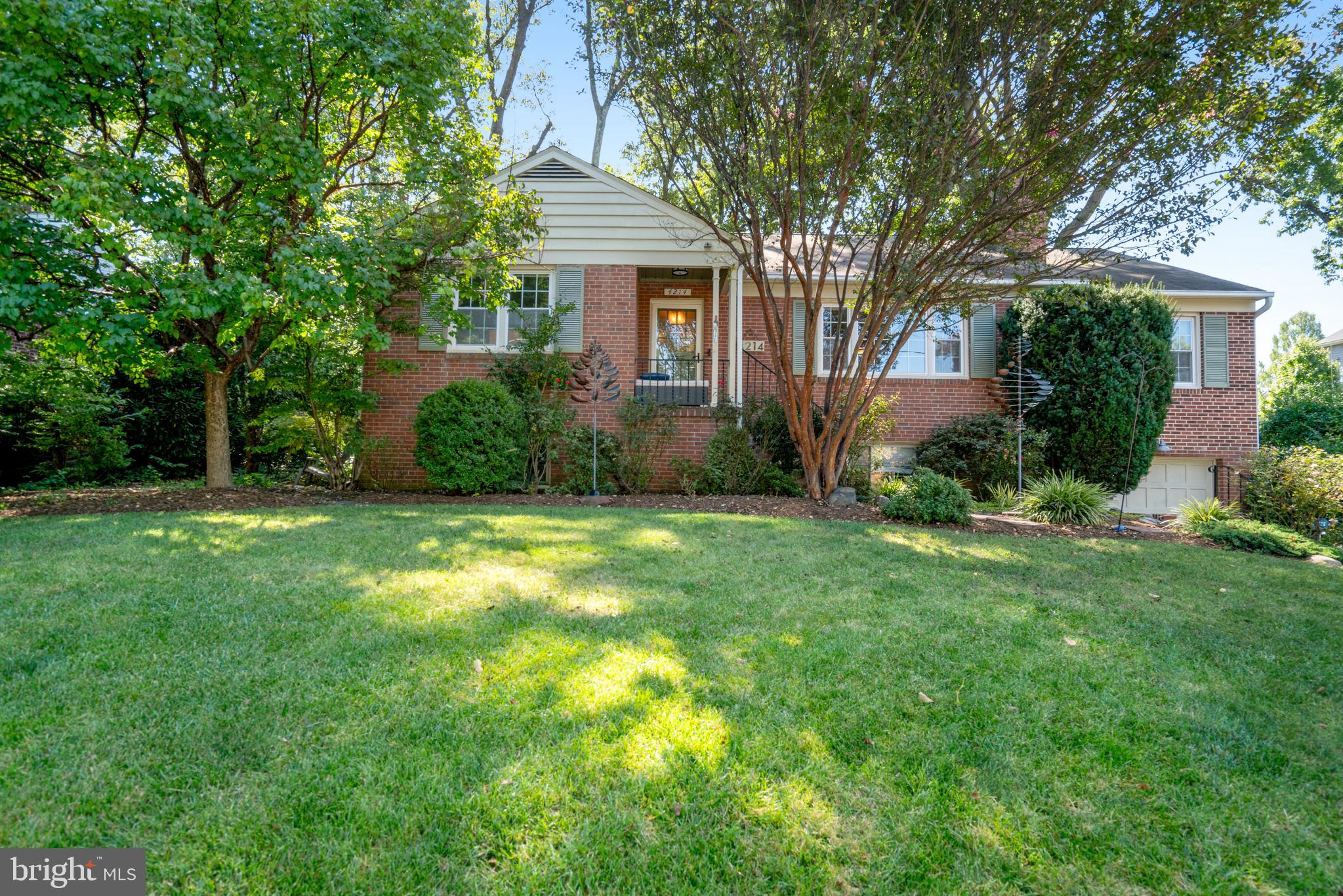 GOLF CLUB MANOR - Residential