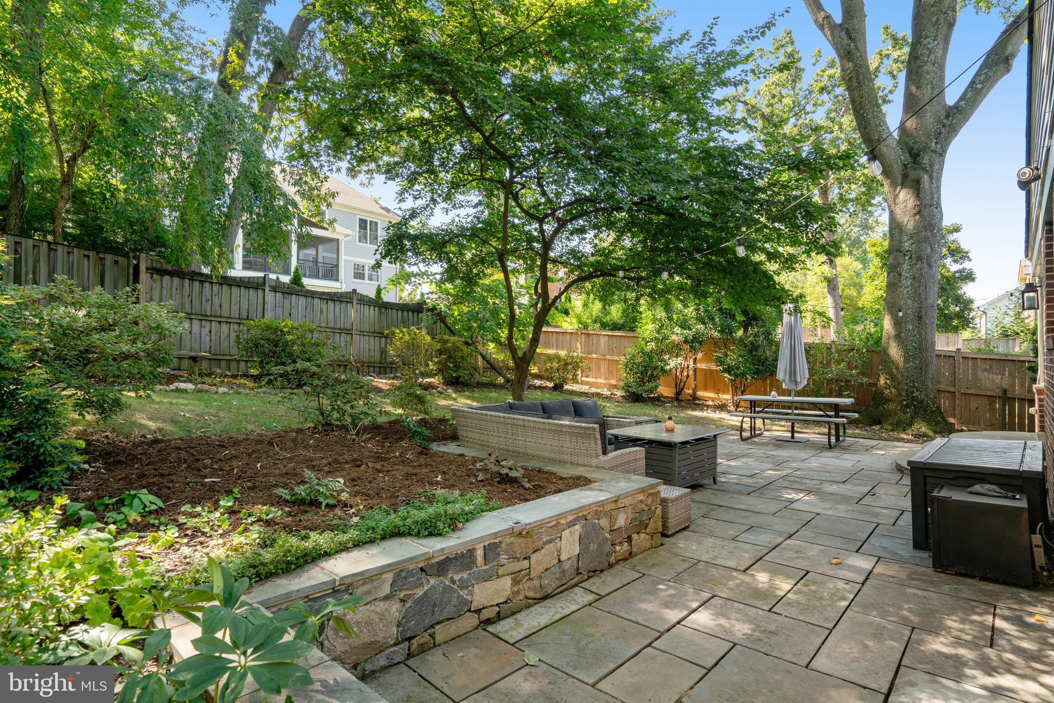 GOLF CLUB MANOR - Residential