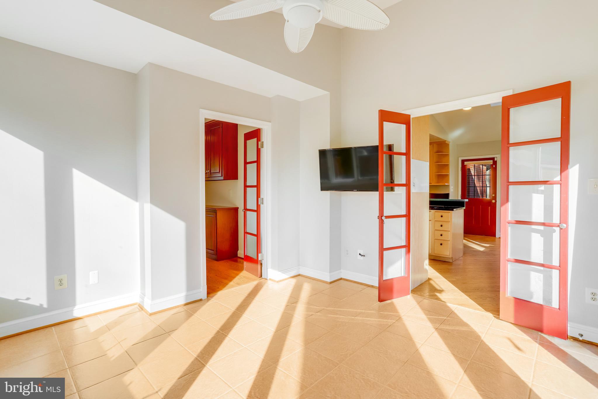 GOLF CLUB MANOR - Residential