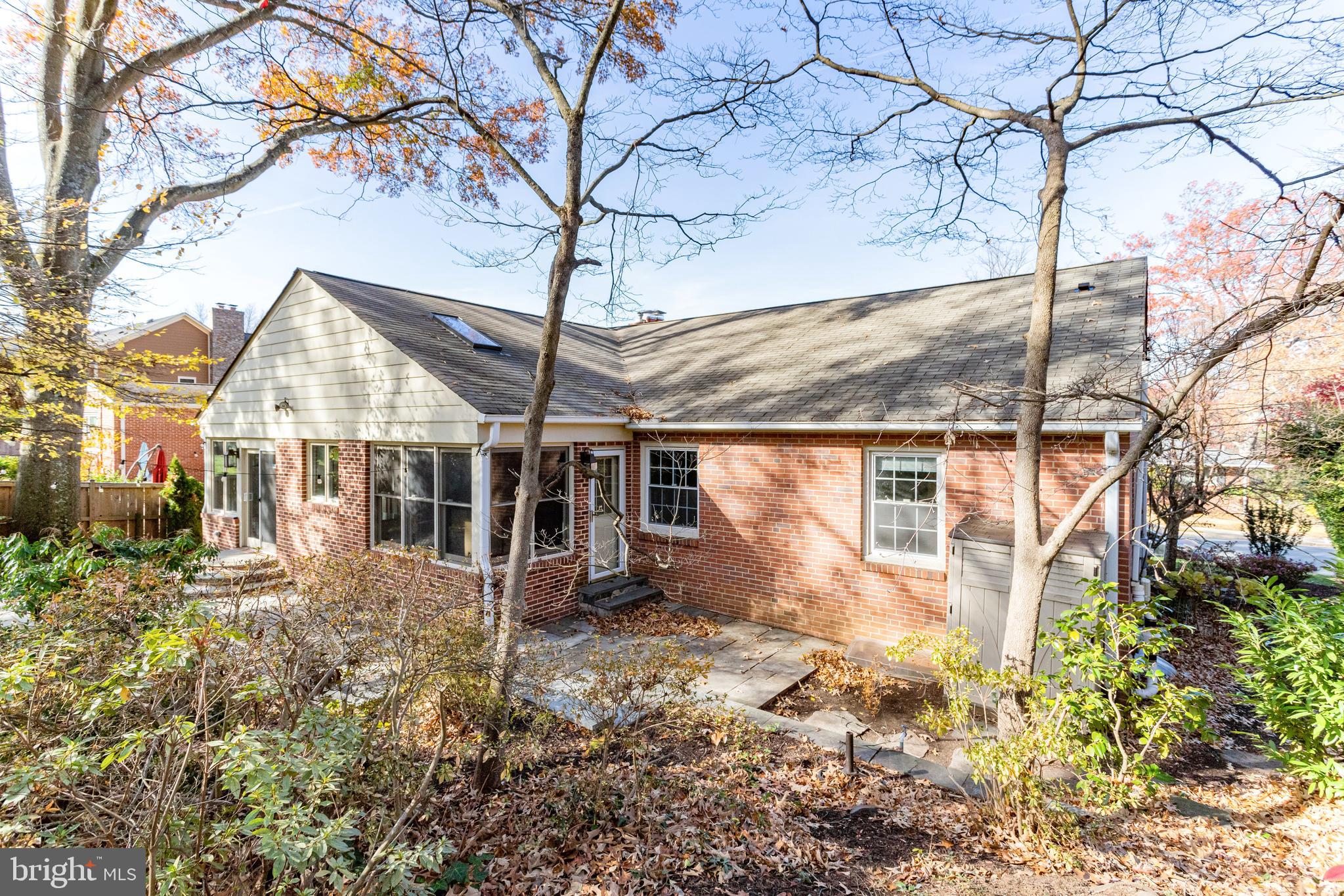 GOLF CLUB MANOR - Residential