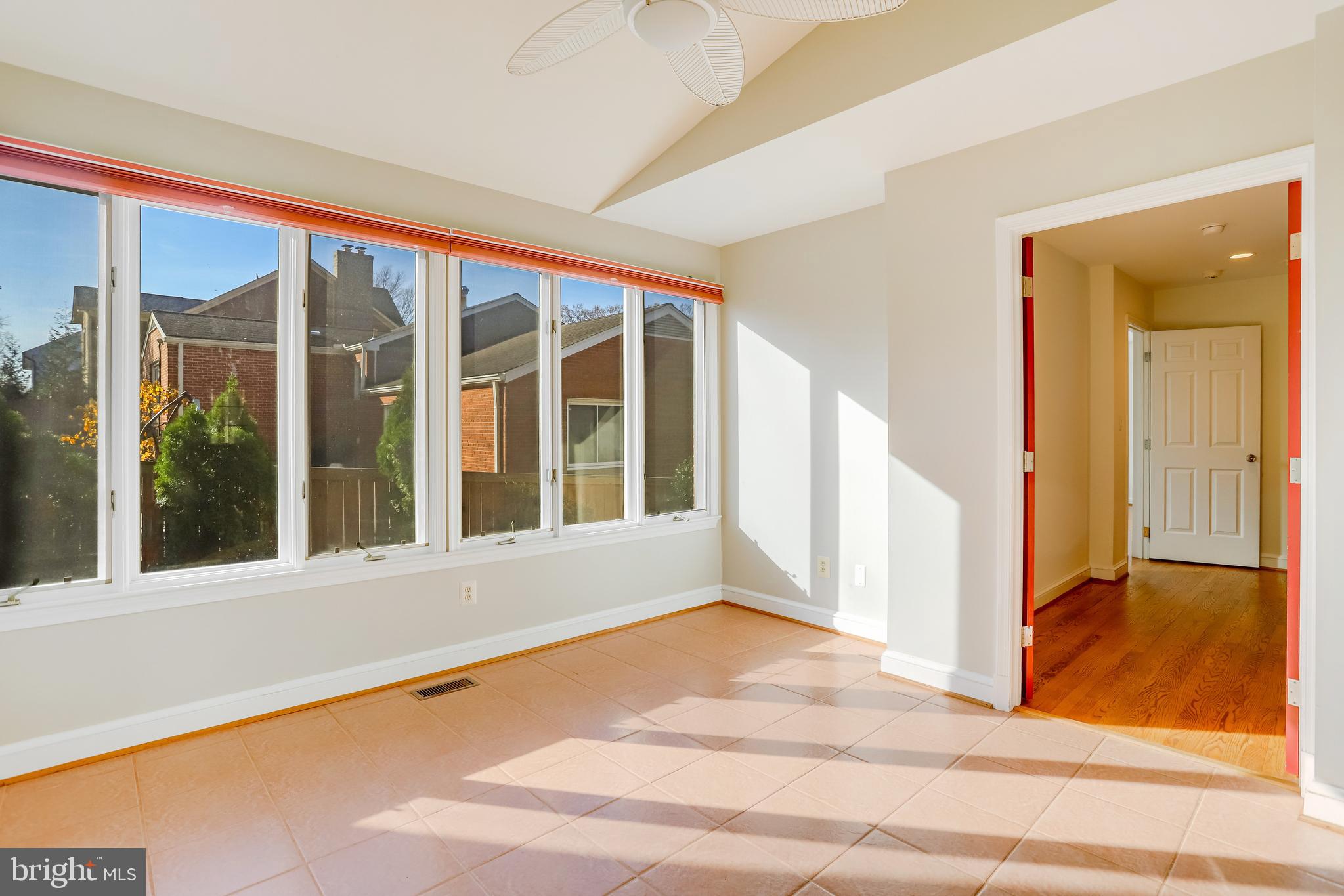 GOLF CLUB MANOR - Residential