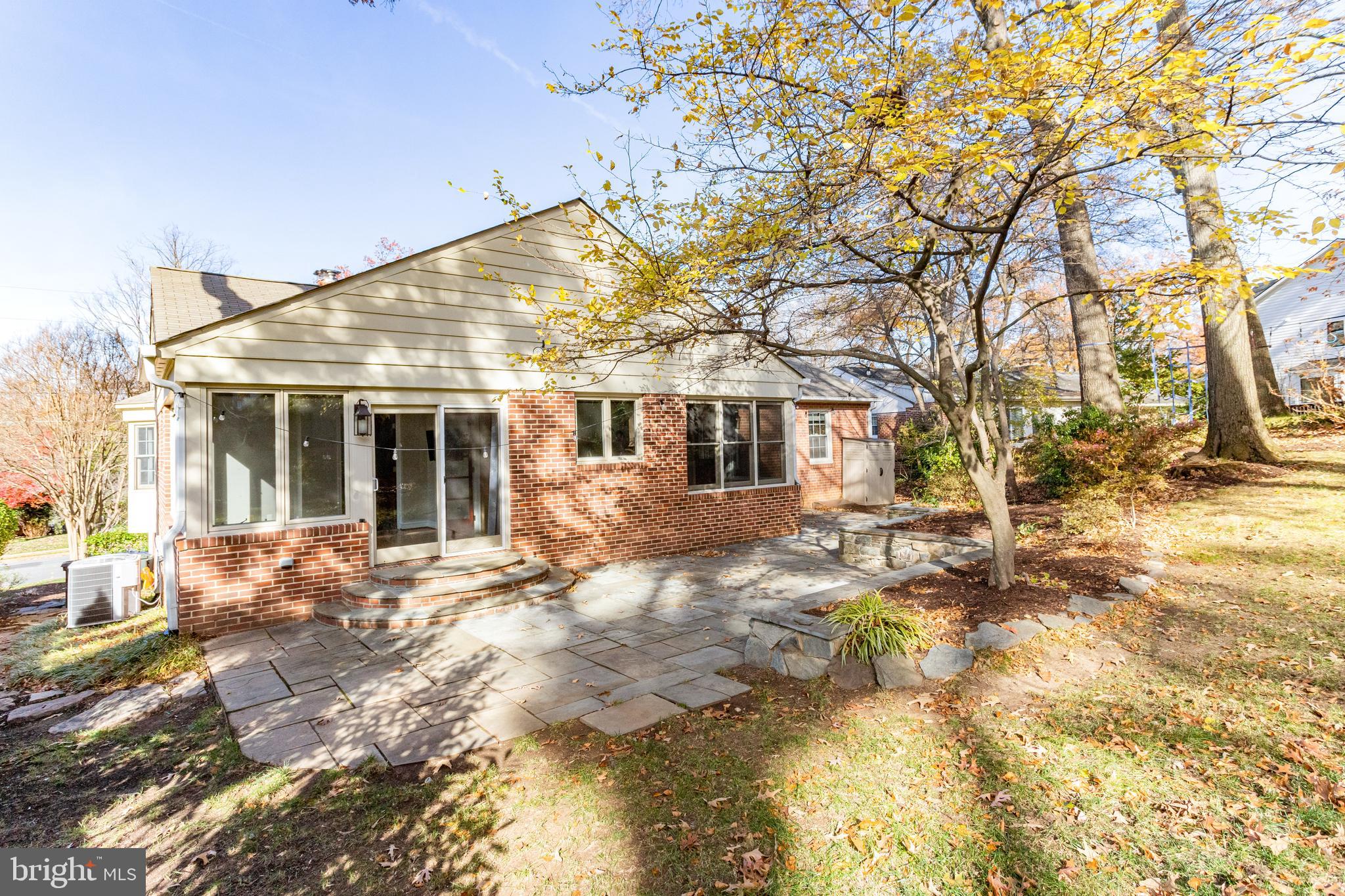 GOLF CLUB MANOR - Residential