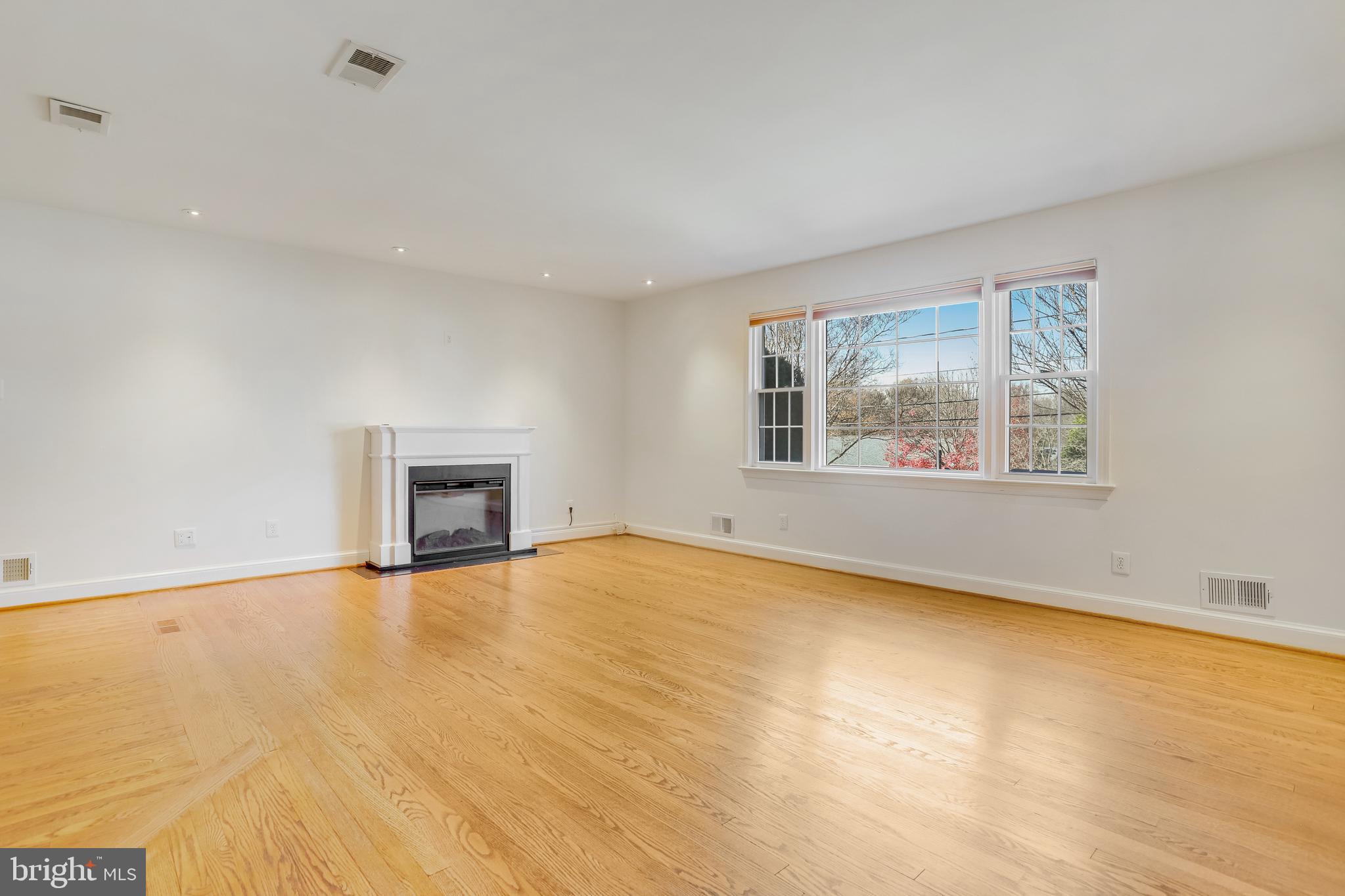 GOLF CLUB MANOR - Residential