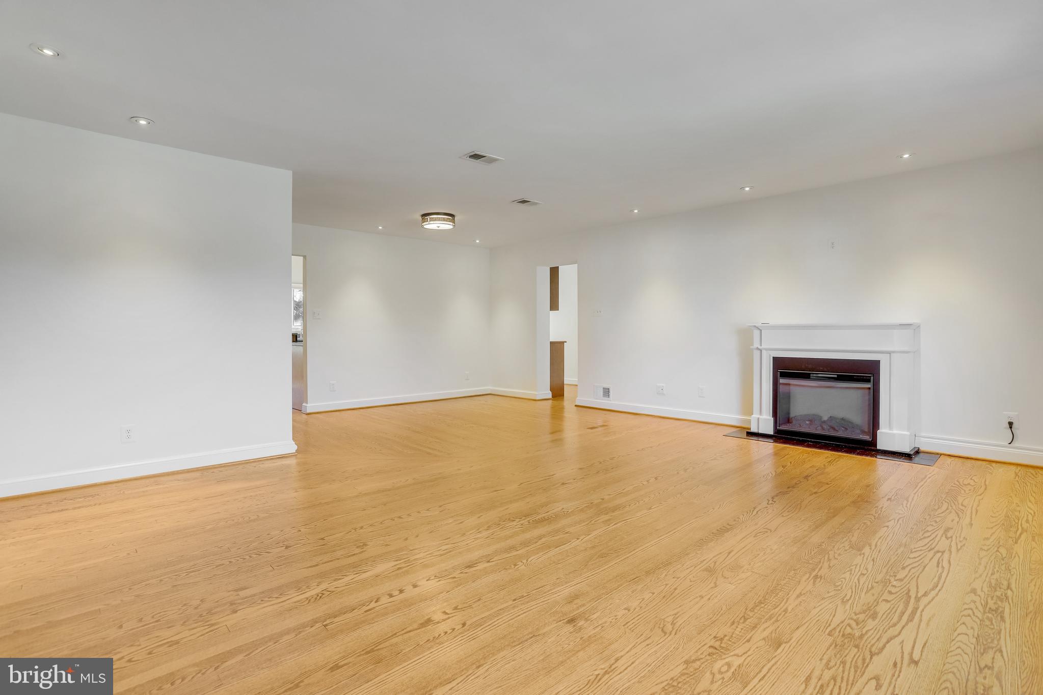 GOLF CLUB MANOR - Residential