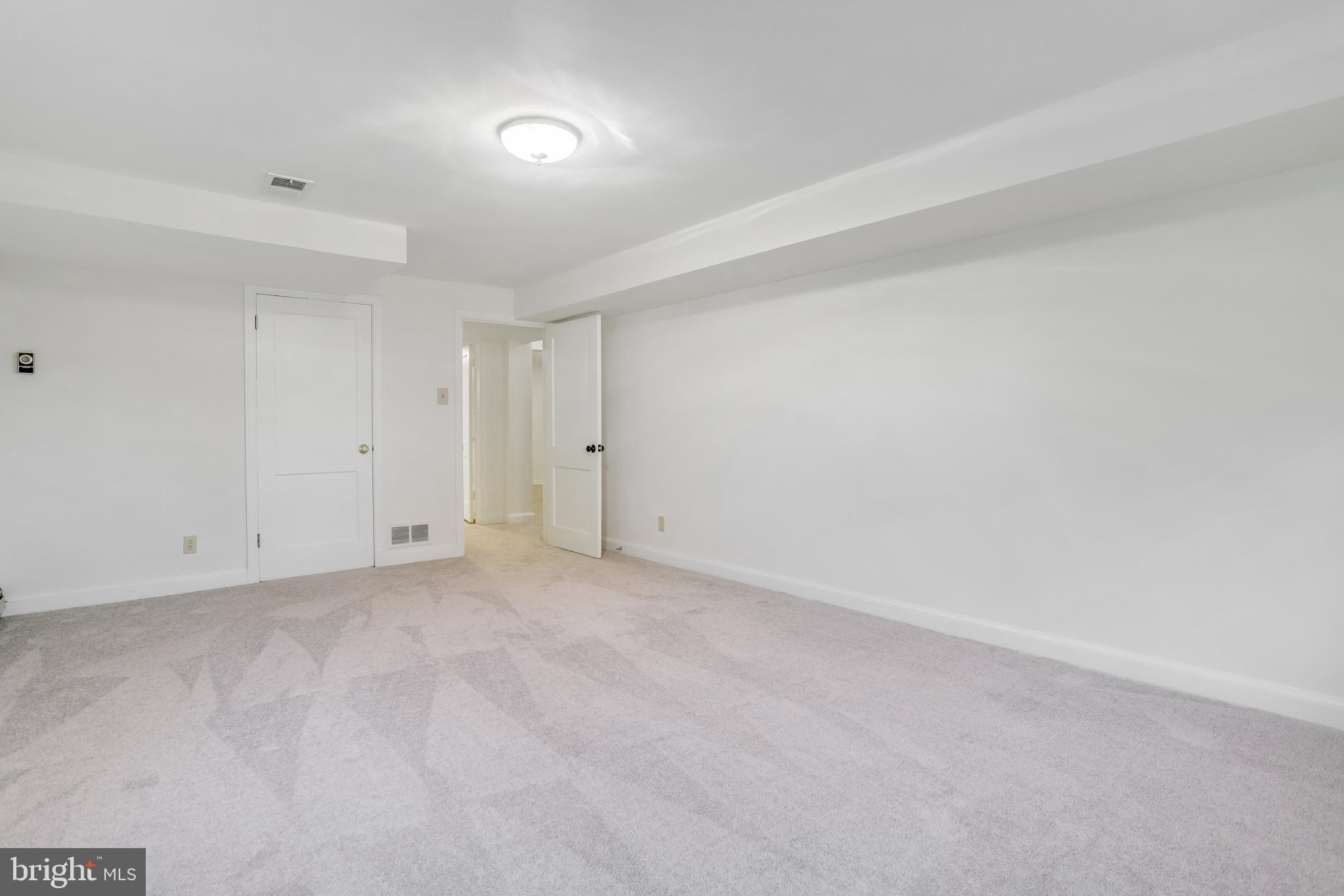 GOLF CLUB MANOR - Residential