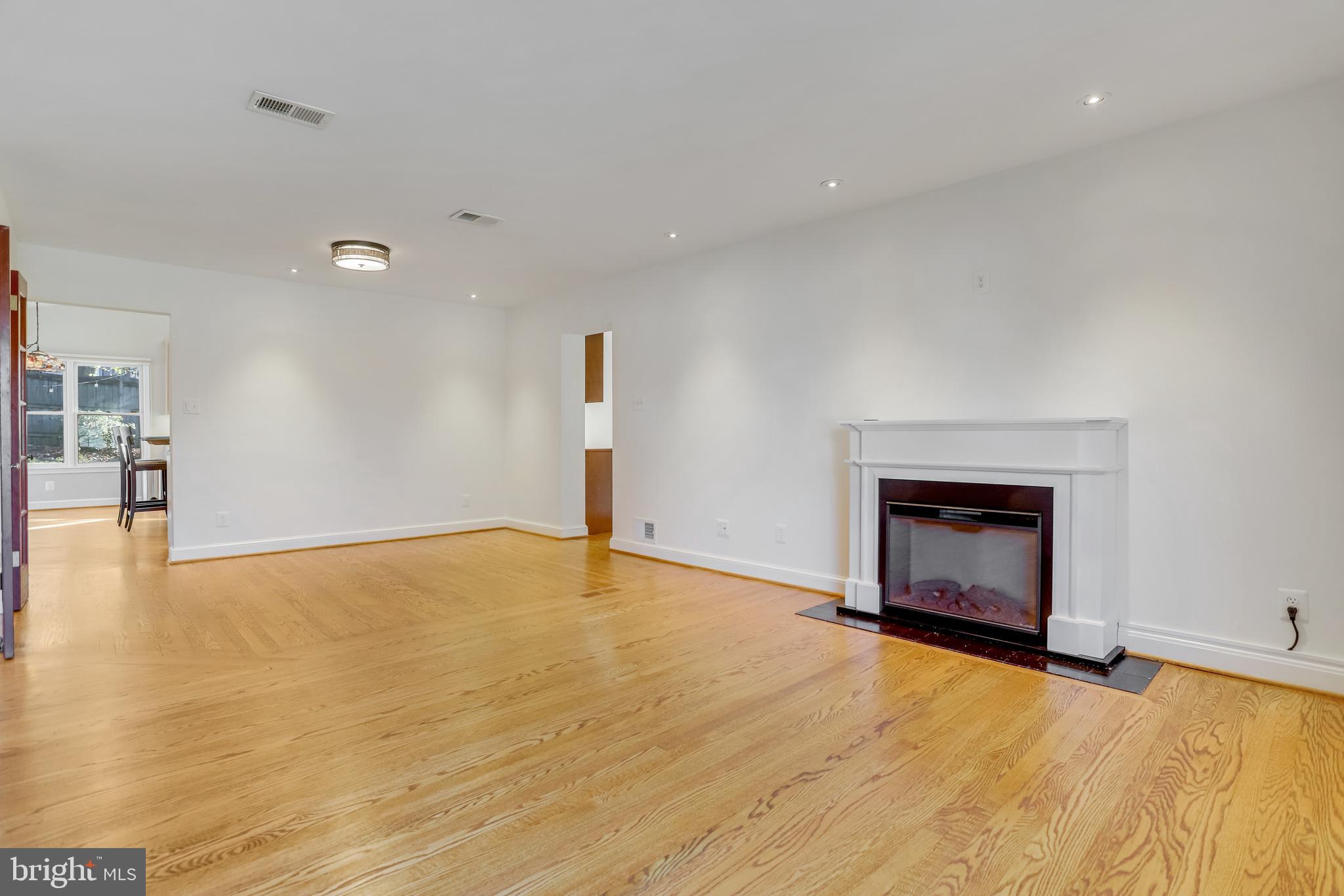 GOLF CLUB MANOR - Residential