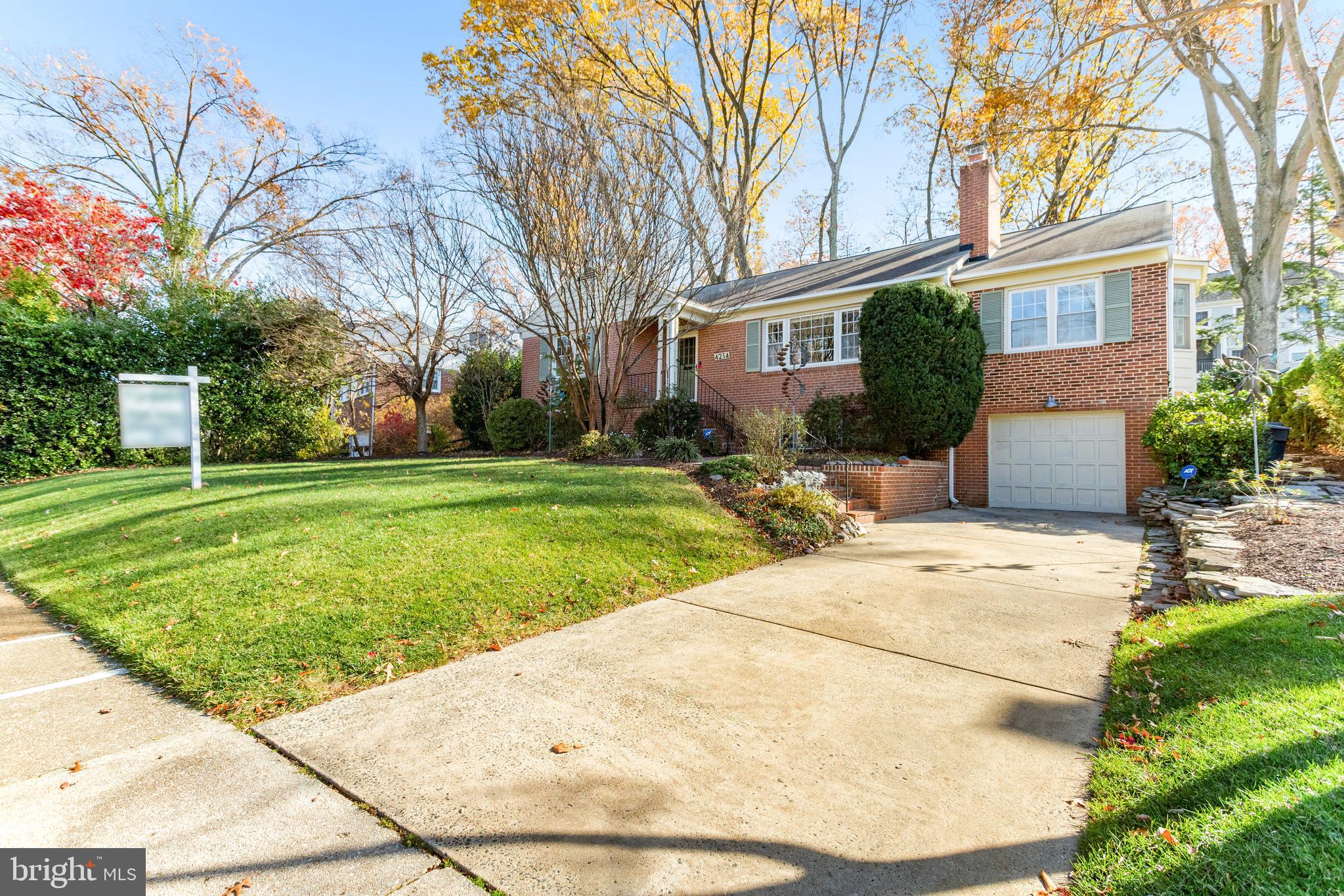 GOLF CLUB MANOR - Residential