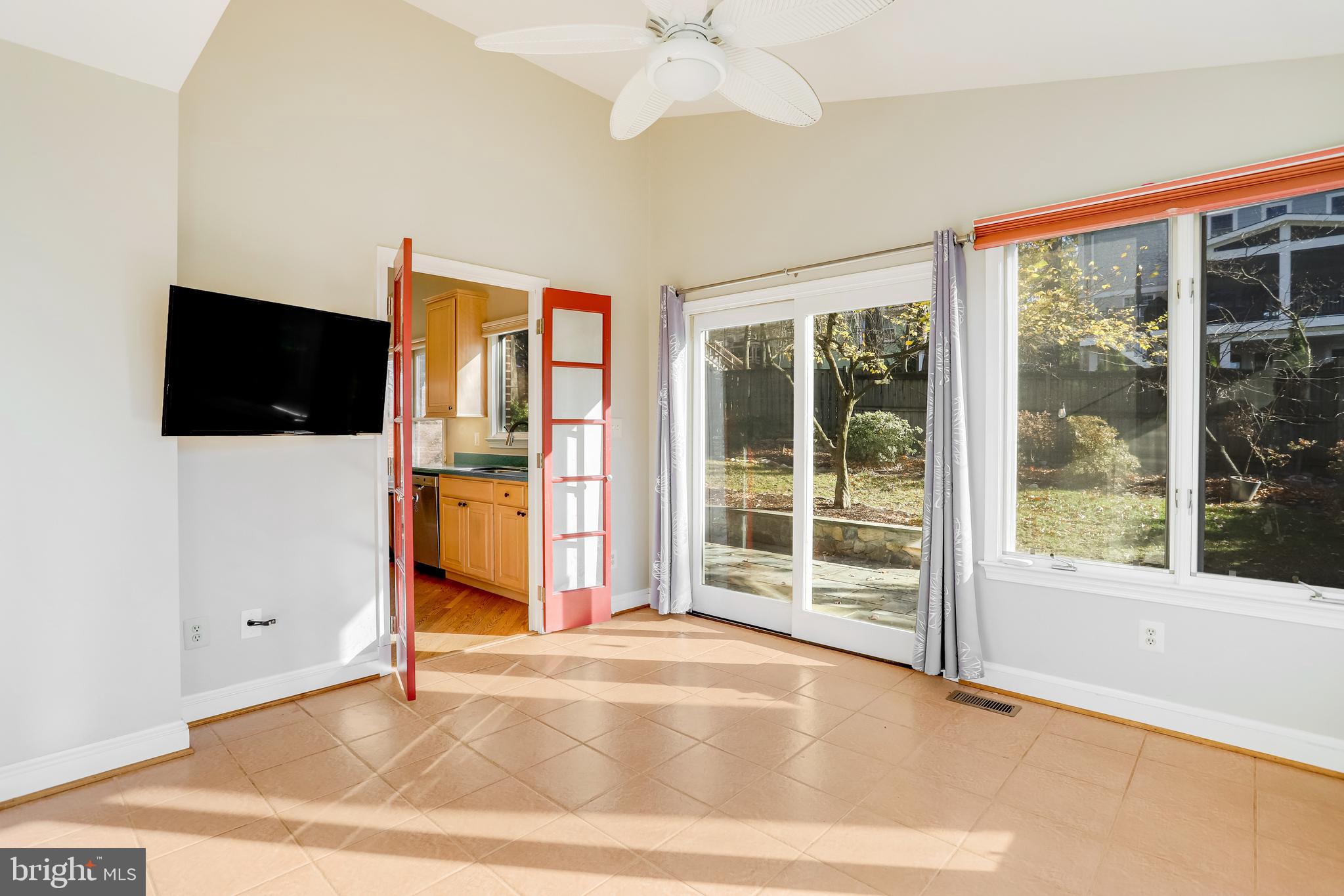 GOLF CLUB MANOR - Residential