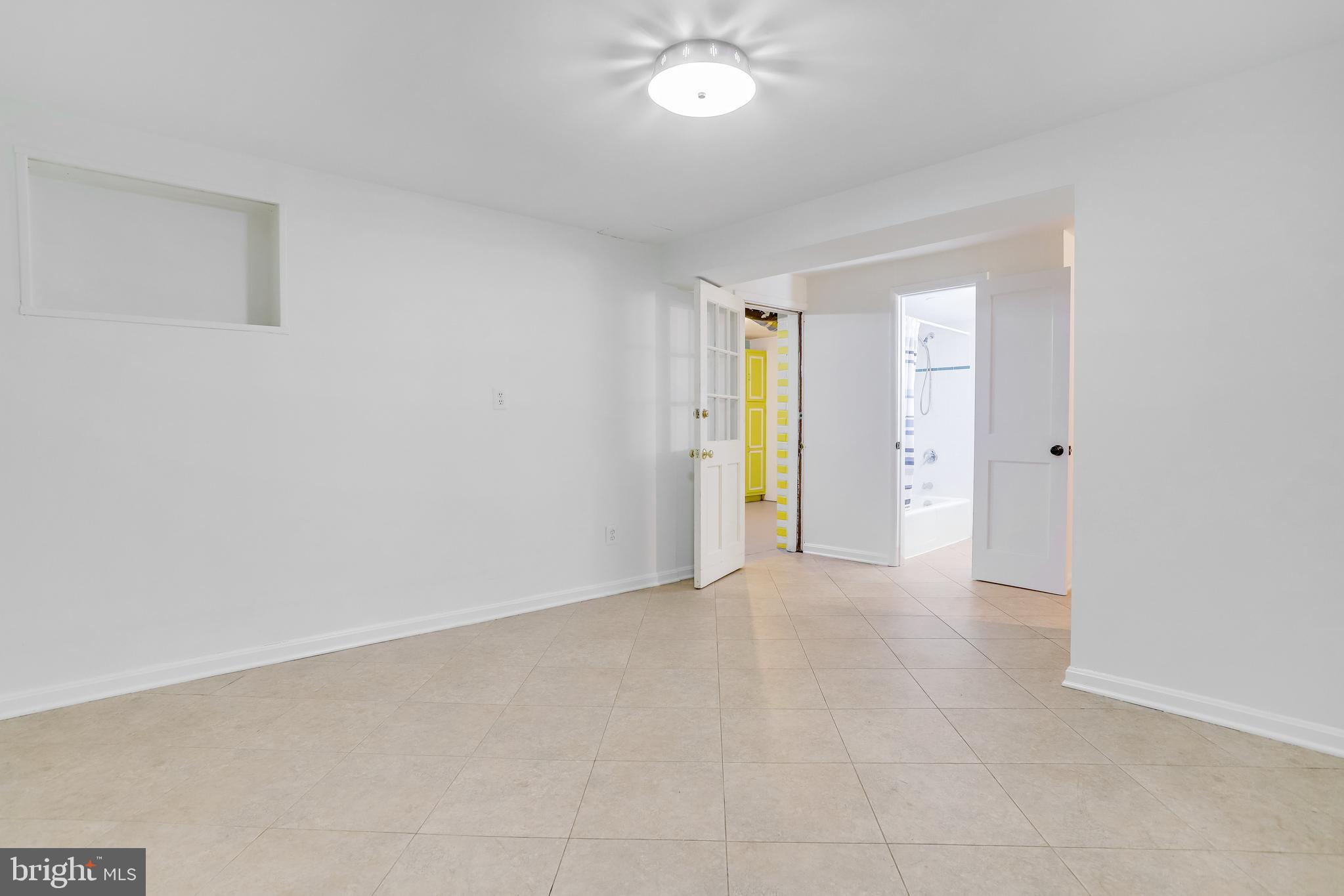 GOLF CLUB MANOR - Residential