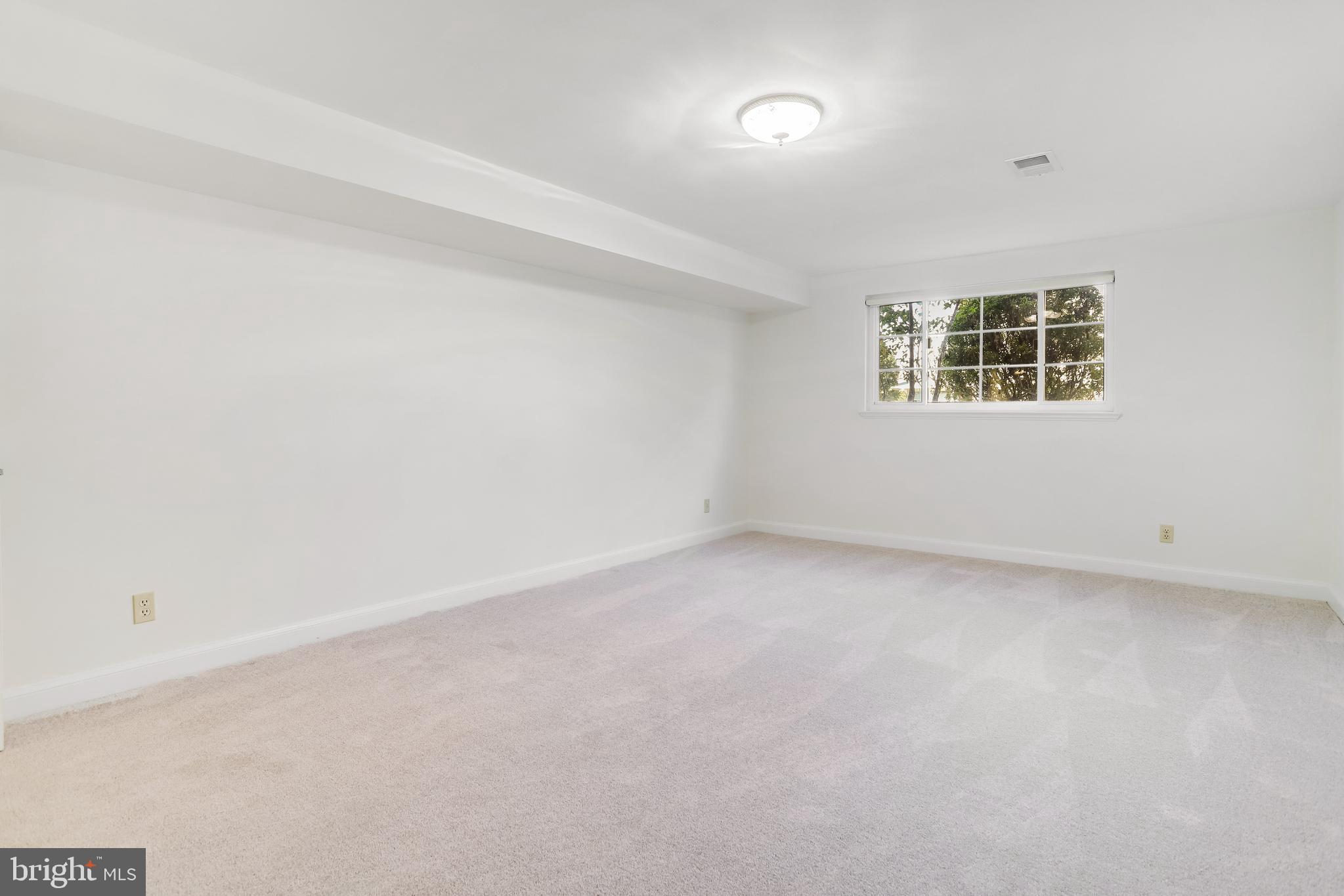 GOLF CLUB MANOR - Residential