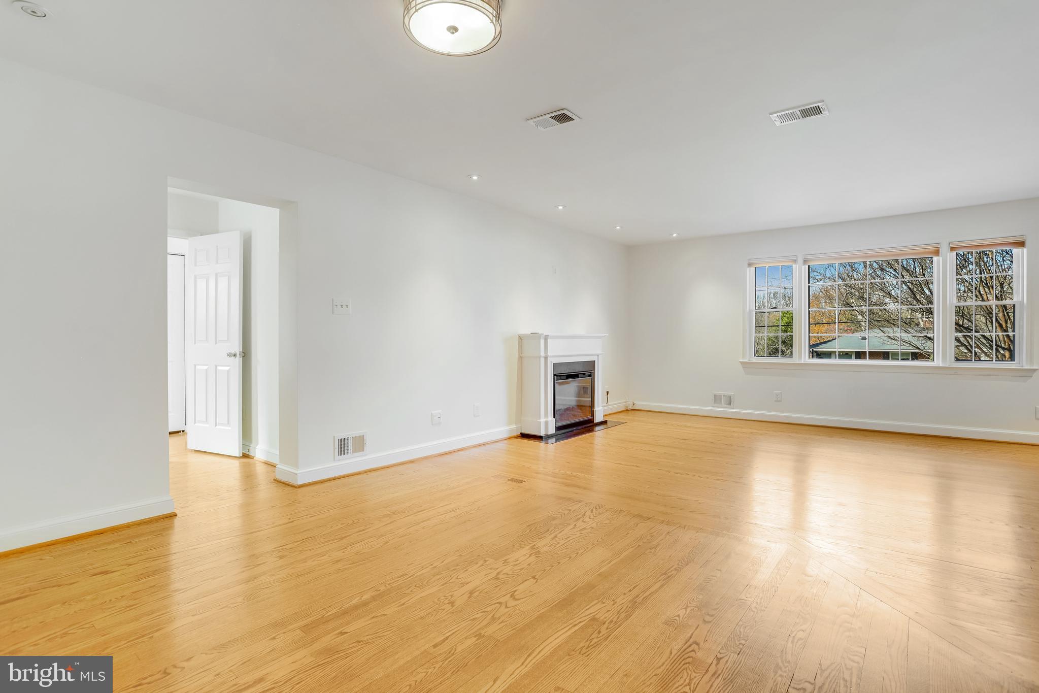 GOLF CLUB MANOR - Residential