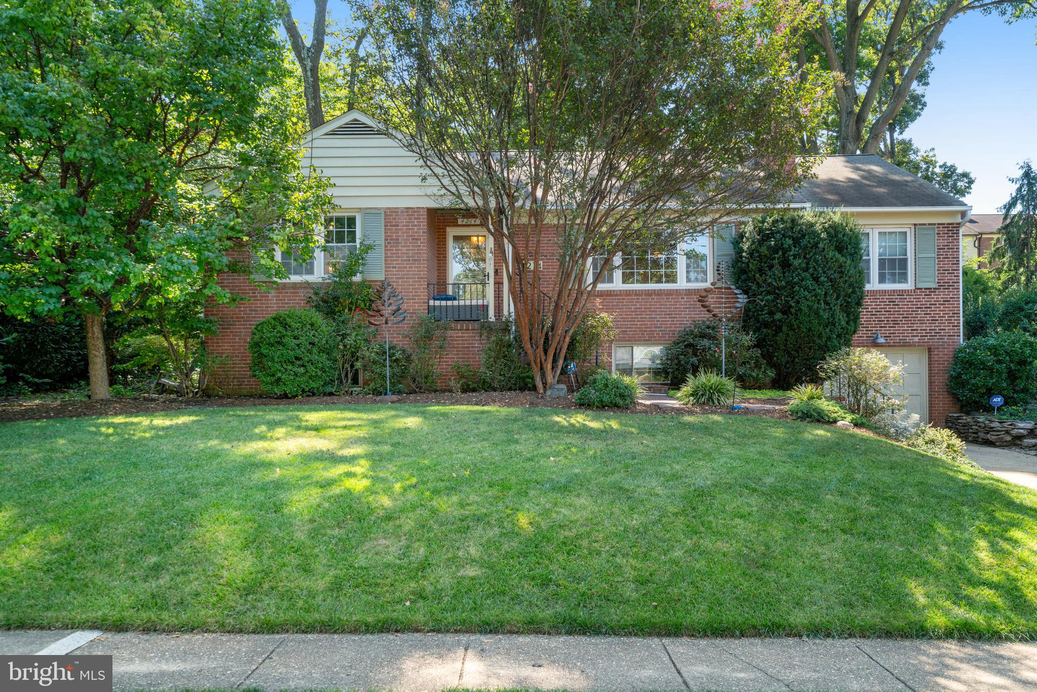 GOLF CLUB MANOR - Residential