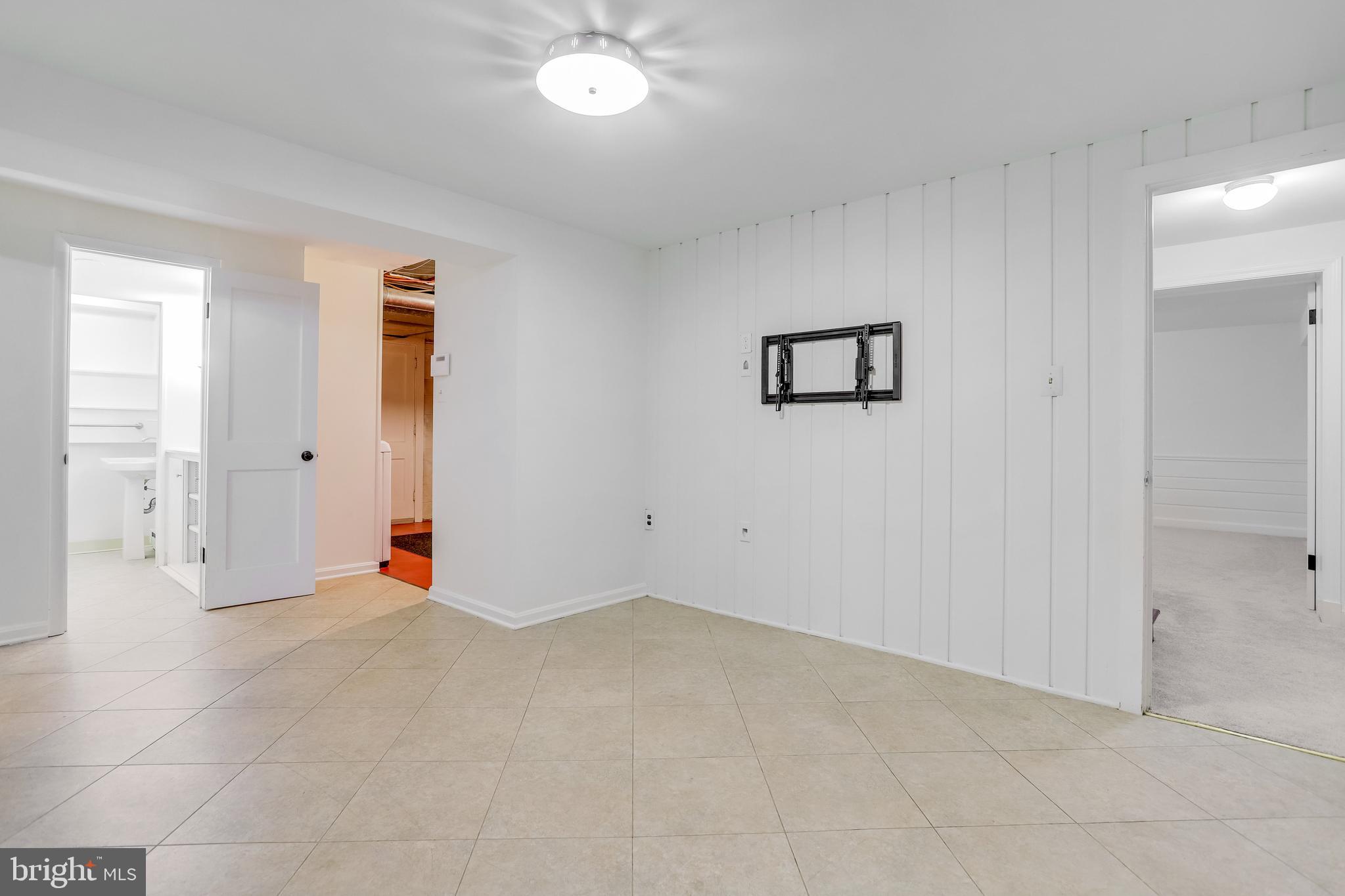 GOLF CLUB MANOR - Residential