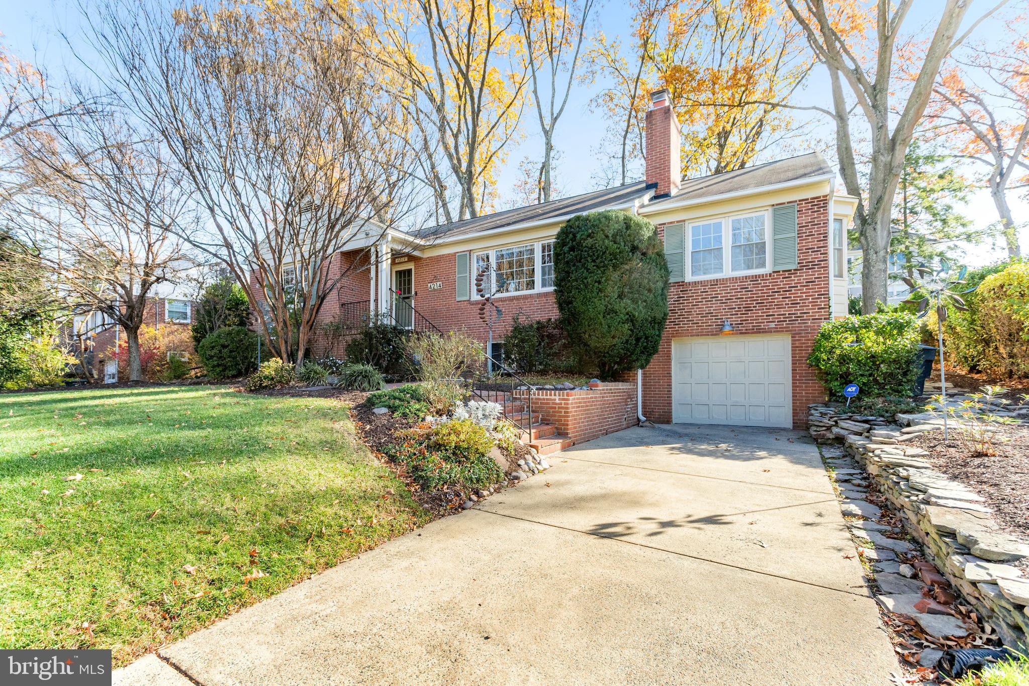 GOLF CLUB MANOR - Residential